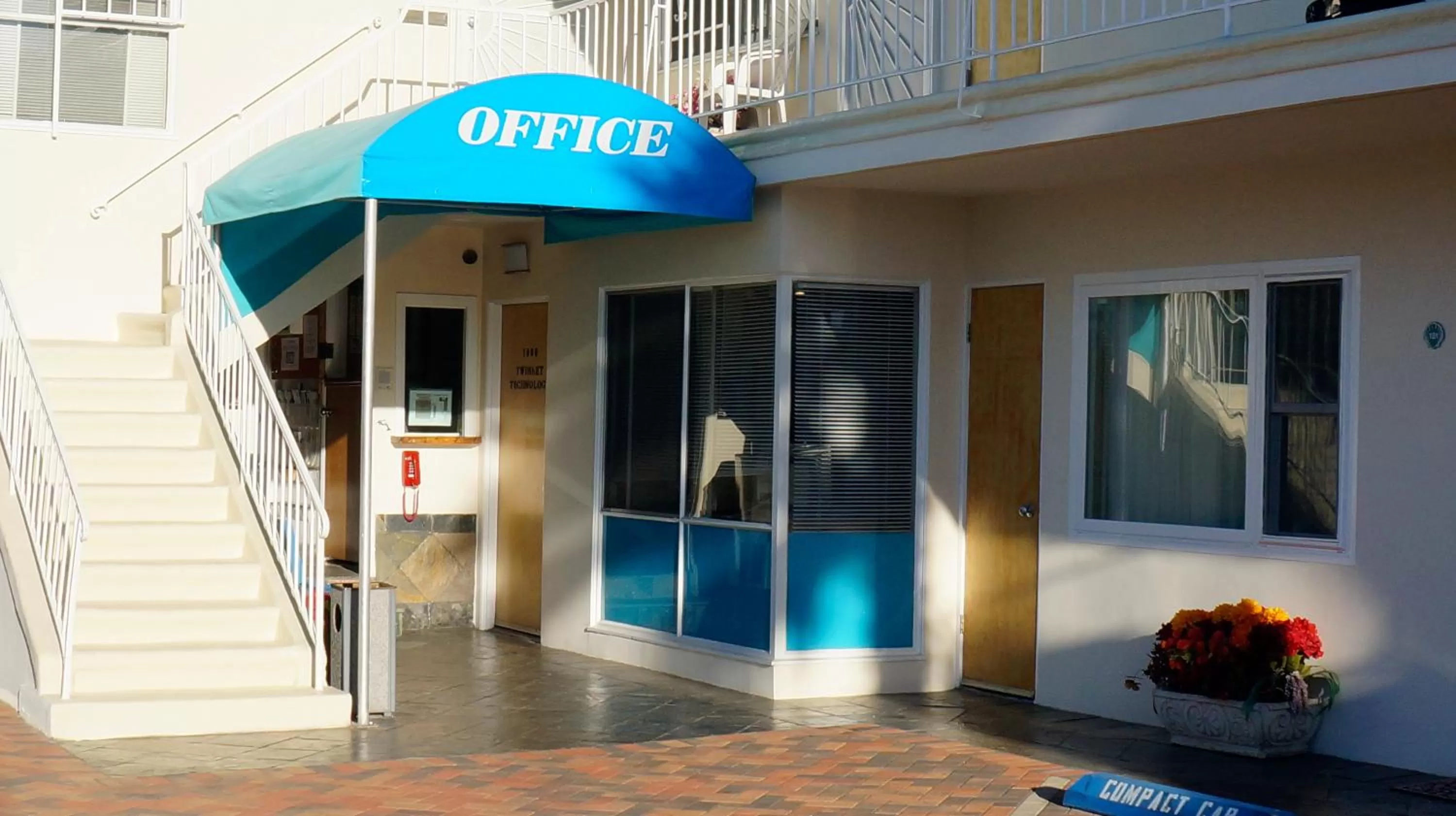 Facade/entrance in Ocean Lodge Santa Monica Beach Hotel