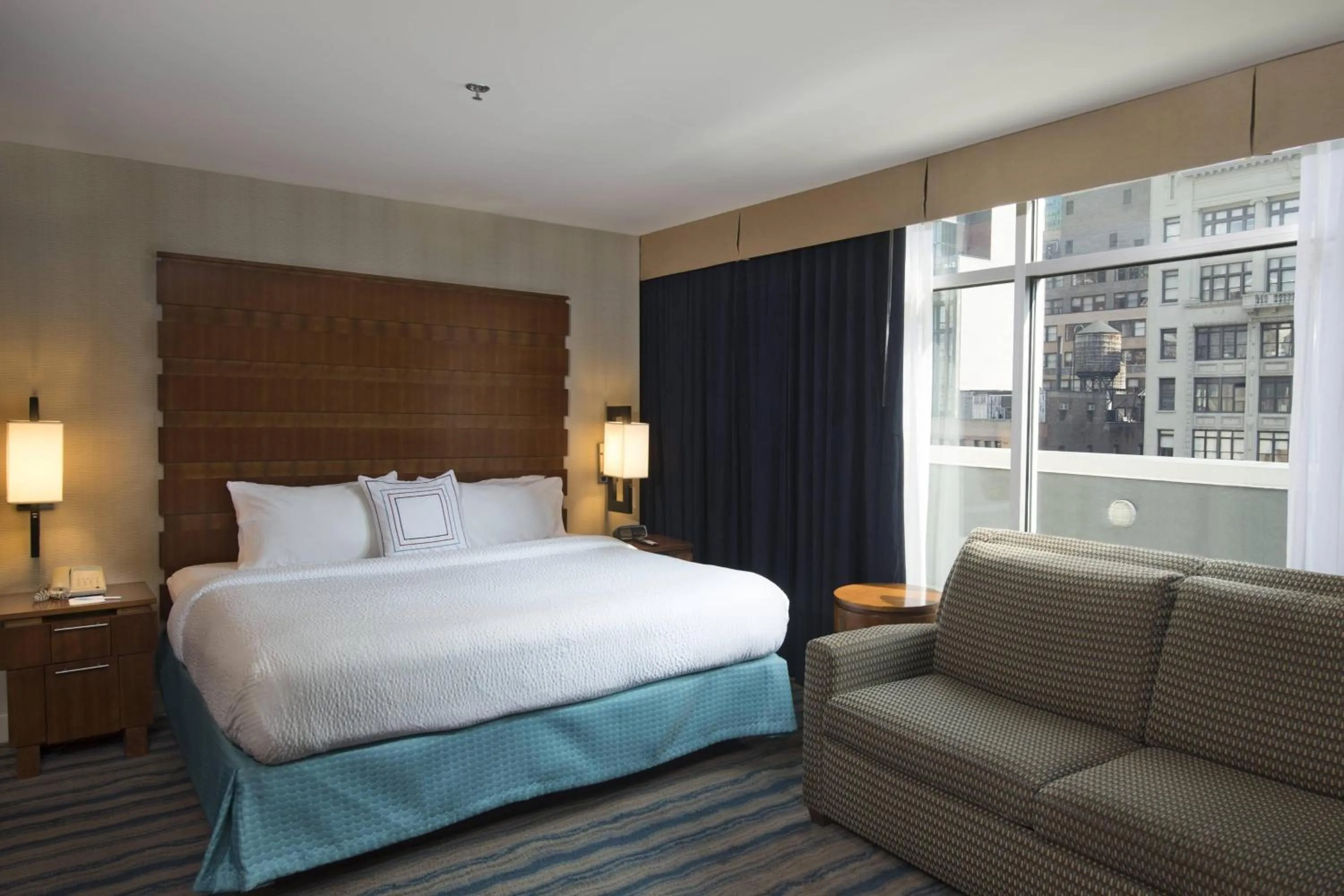 Photo of the whole room, Bed in Fairfield Inn & Suites by Marriott New York Manhattan/Fifth Avenue