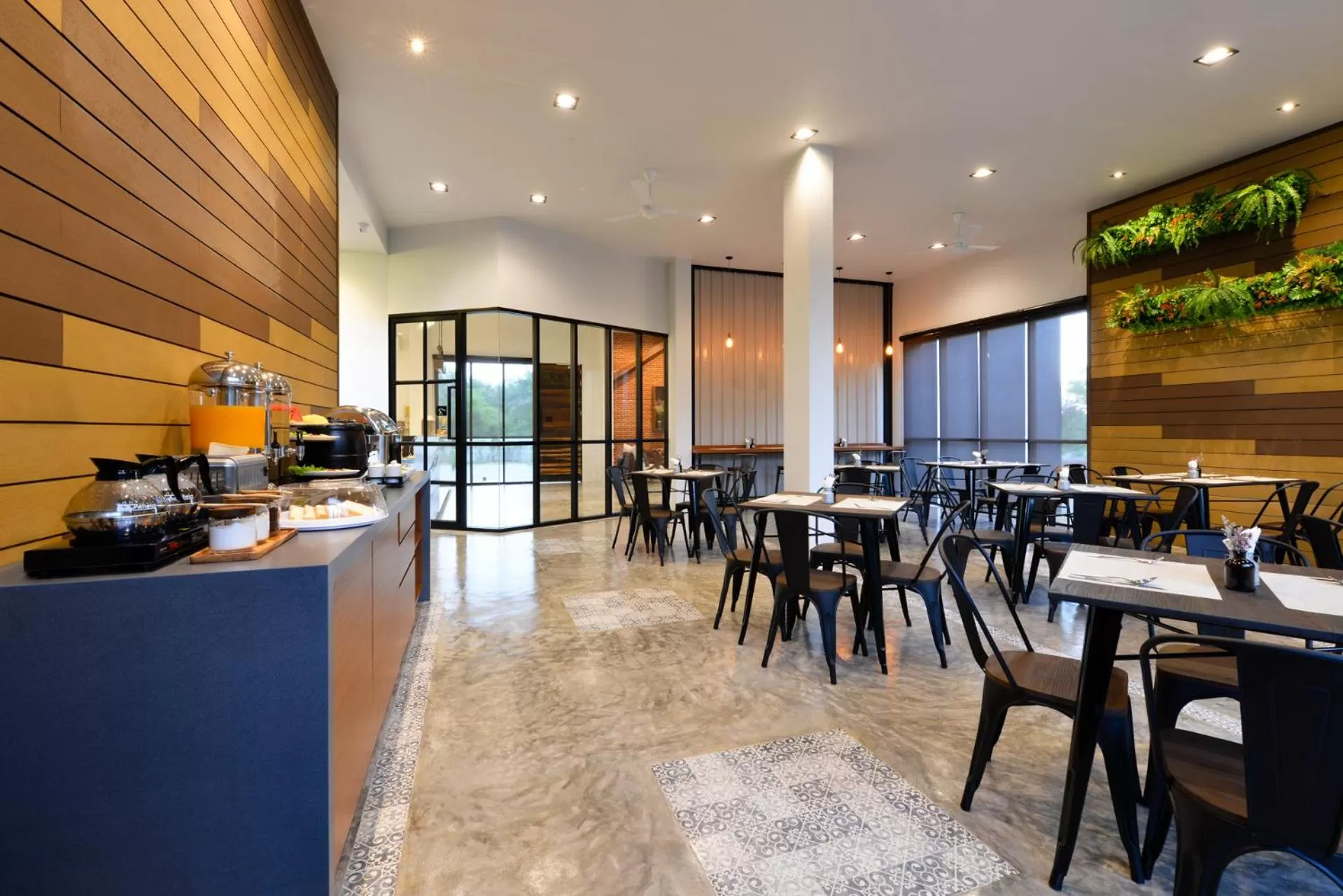 Restaurant/places to eat in The Chill at Krabi Hotel