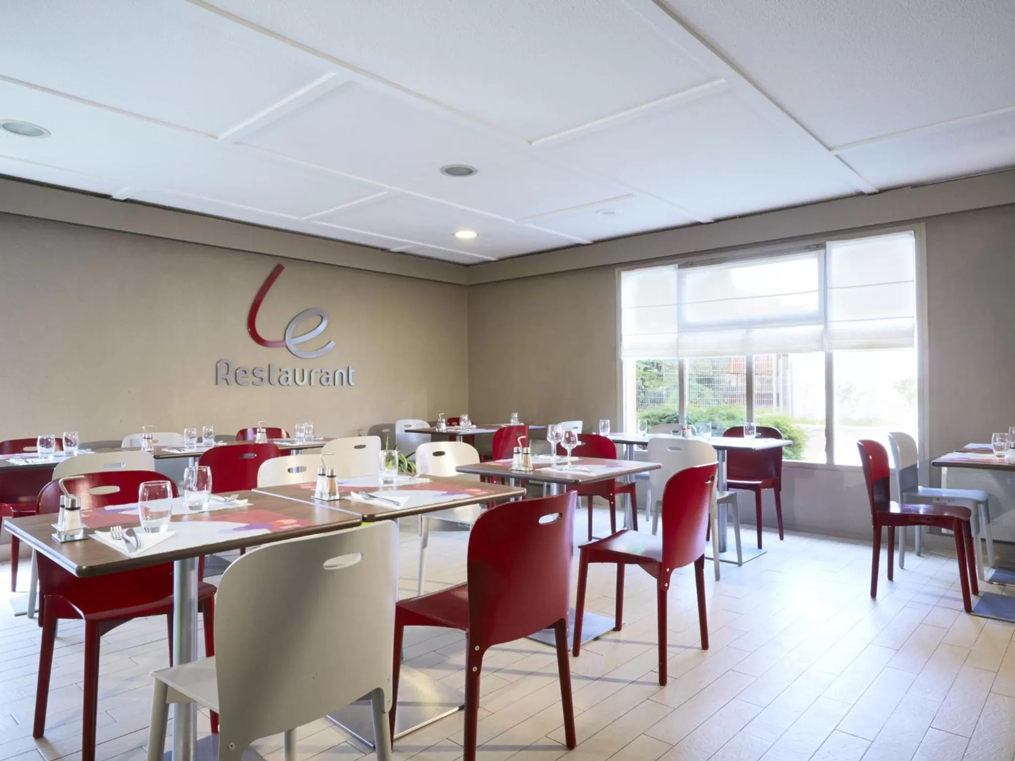 Restaurant/places to eat in Kyriad Direct Epinal