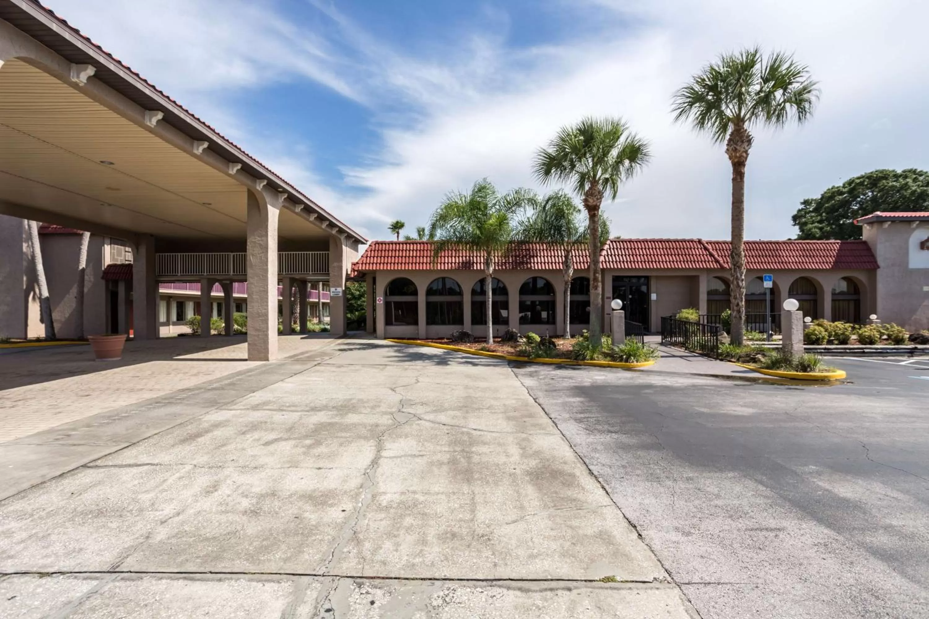 Property building in Motel 6-Spring Hill, FL - Weeki Wachee