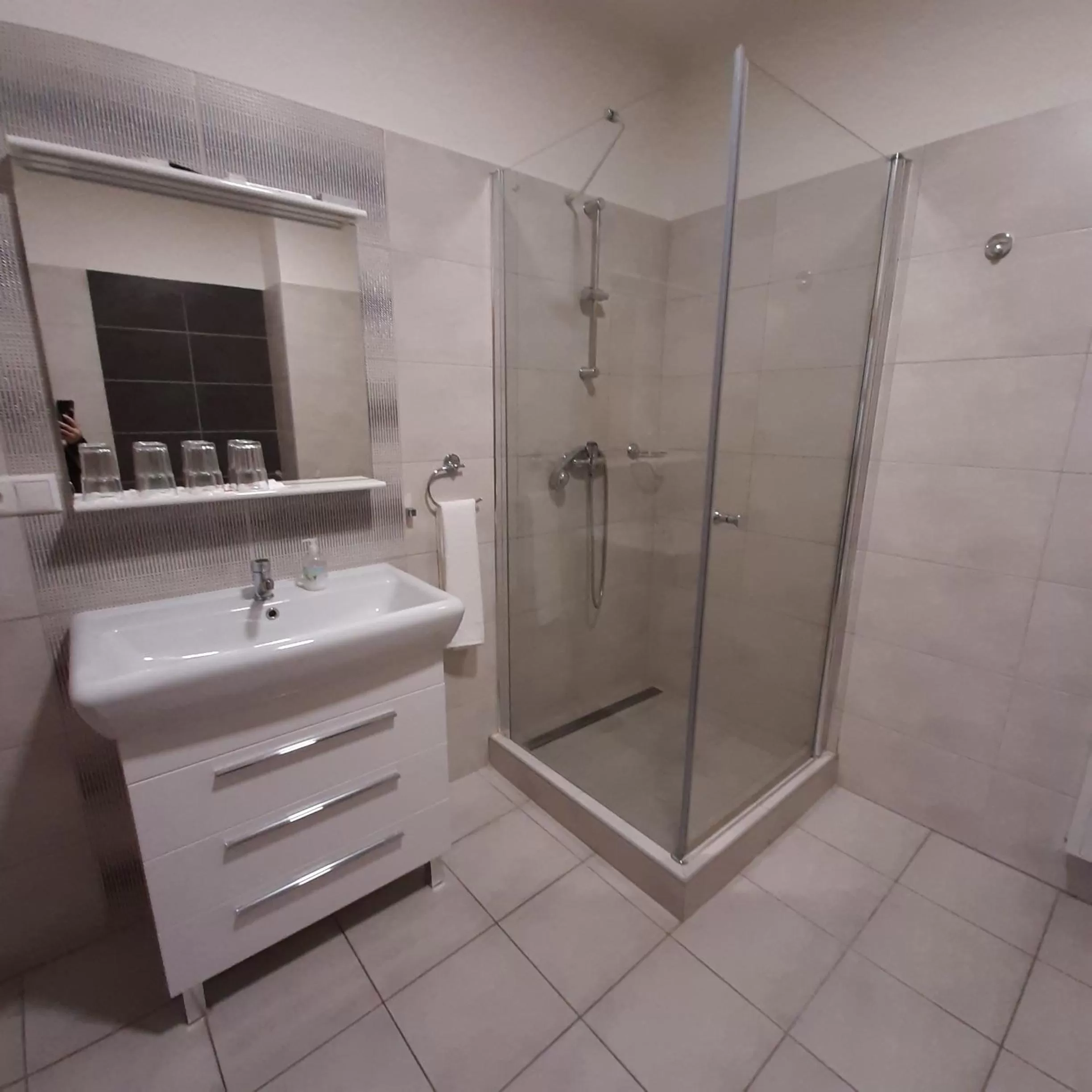 Bathroom in garni Hotel S.O.G.* * *