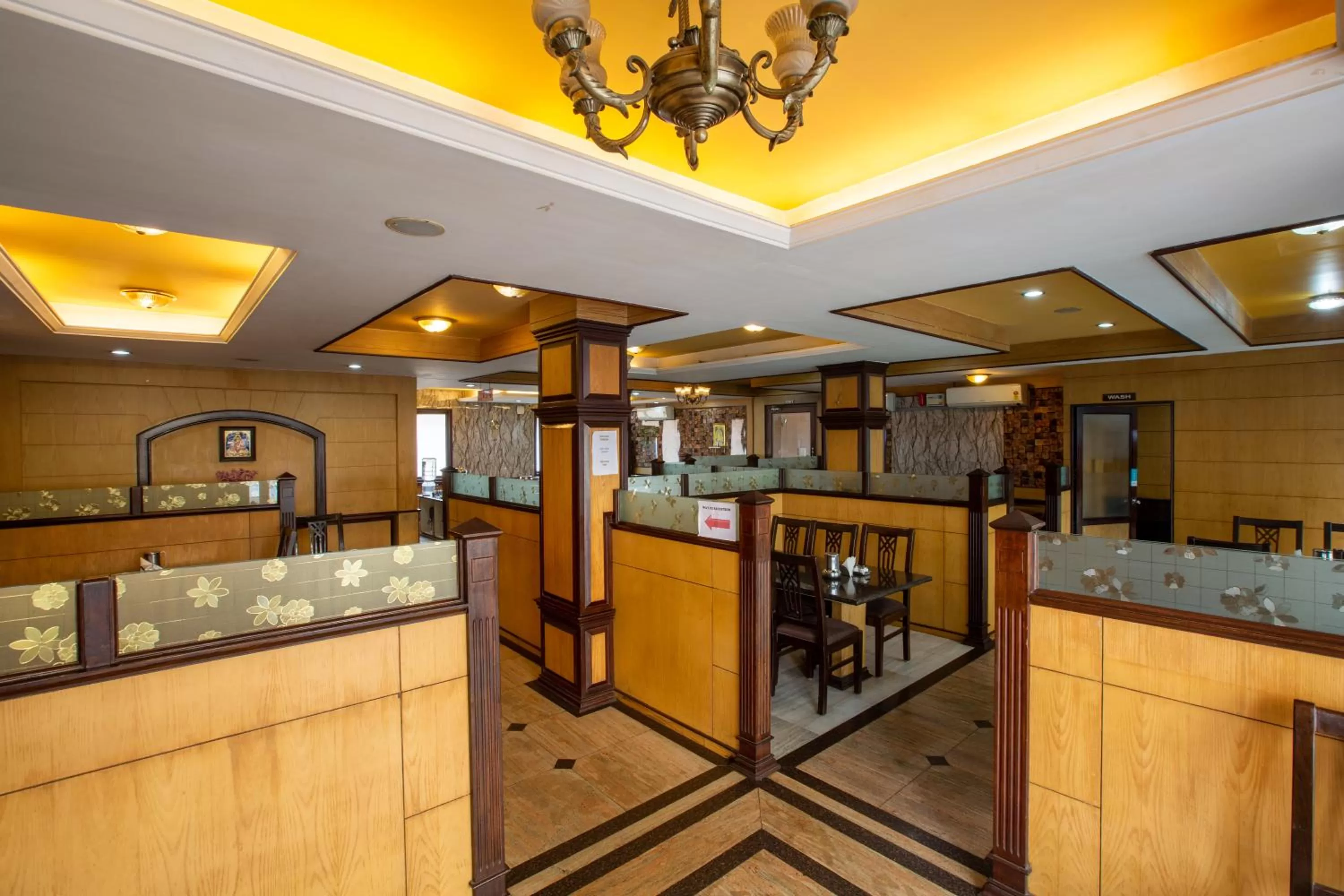 Restaurant/places to eat in Sri Aarvee Hotels