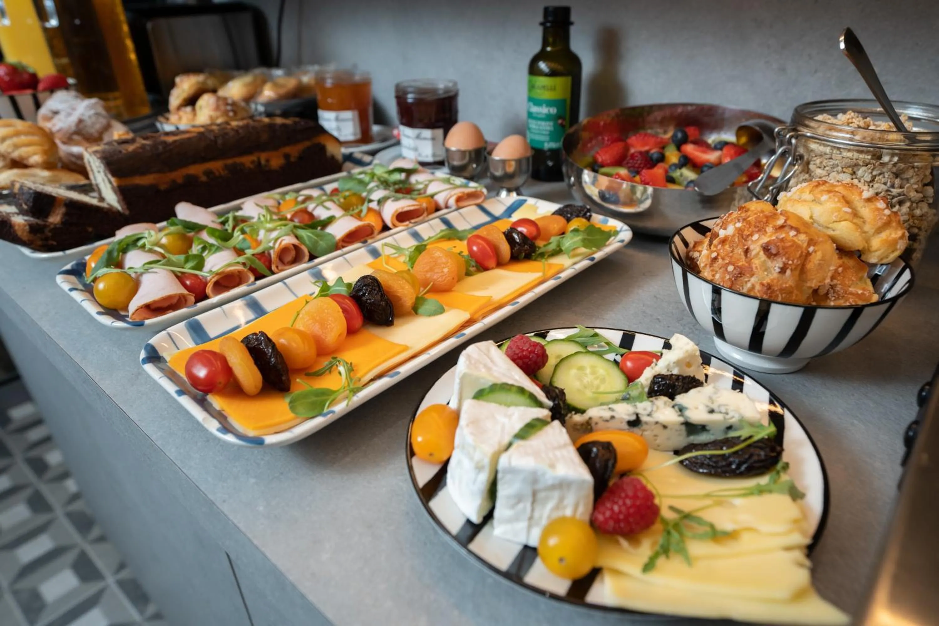 Food and drinks in Hôtel Du Mont Dore Batignolles