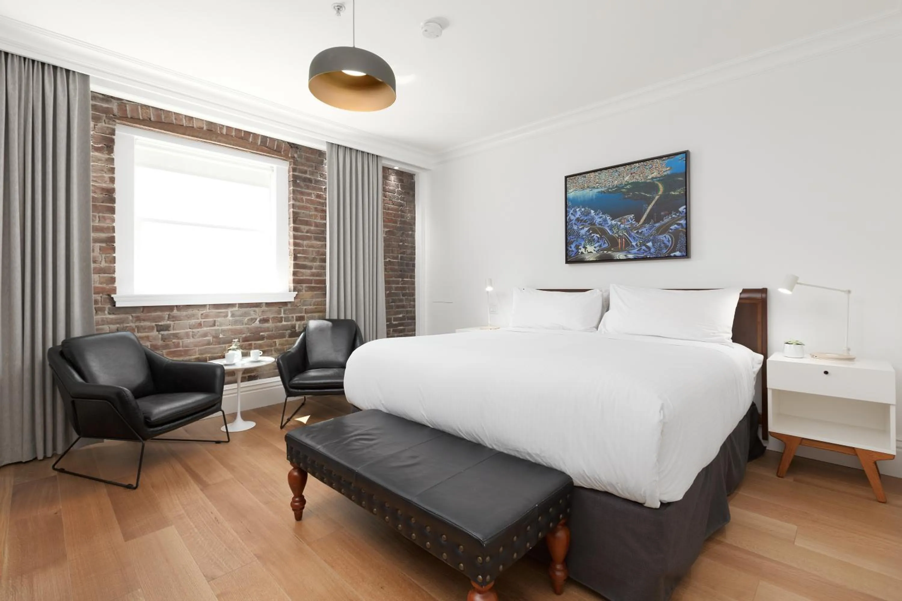 Photo of the whole room, Bed in Victorian Hotel