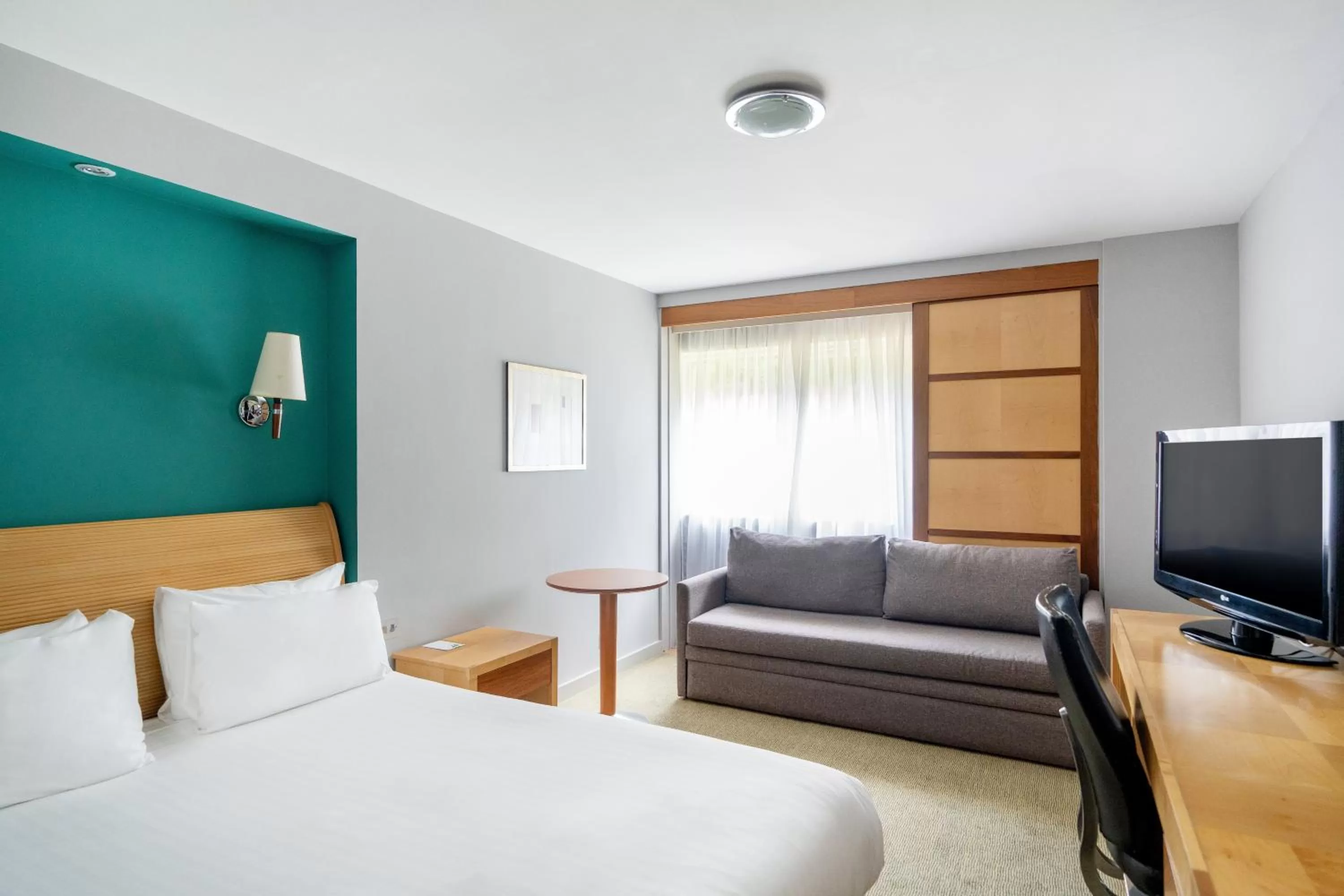 Bedroom, Bed in Holiday Inn Maidstone-Sevenoaks by IHG