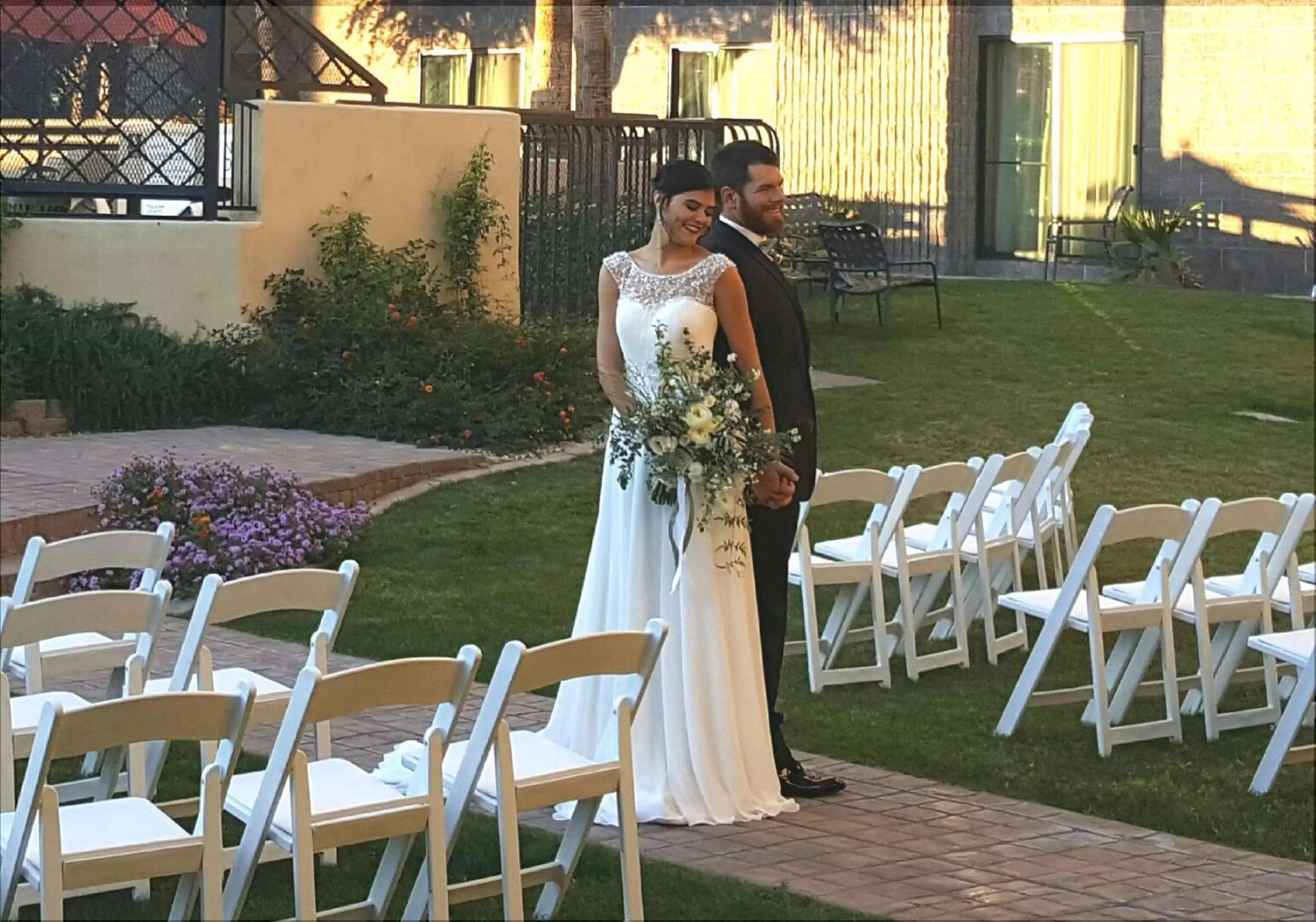 Inner courtyard view in DoubleTree by Hilton Phoenix North