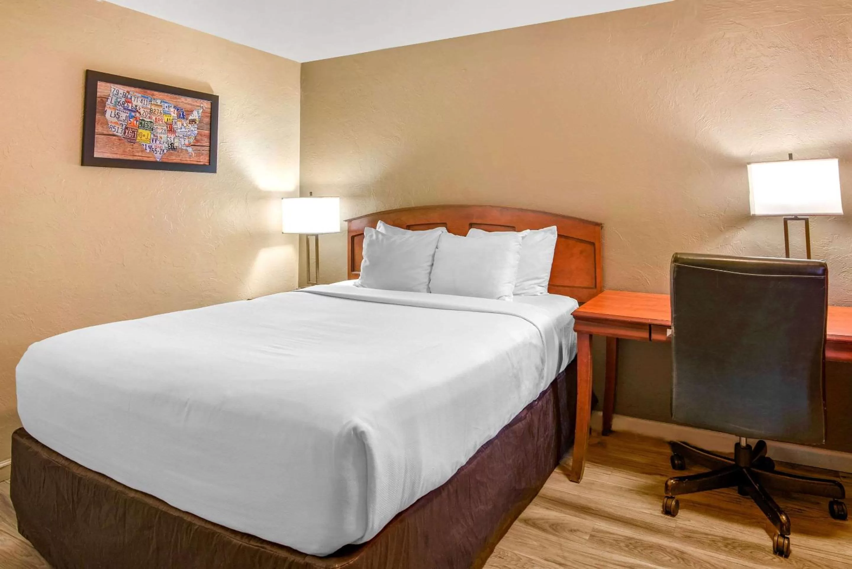 Photo of the whole room, Bed in Econo Lodge Inn & Suites Durango