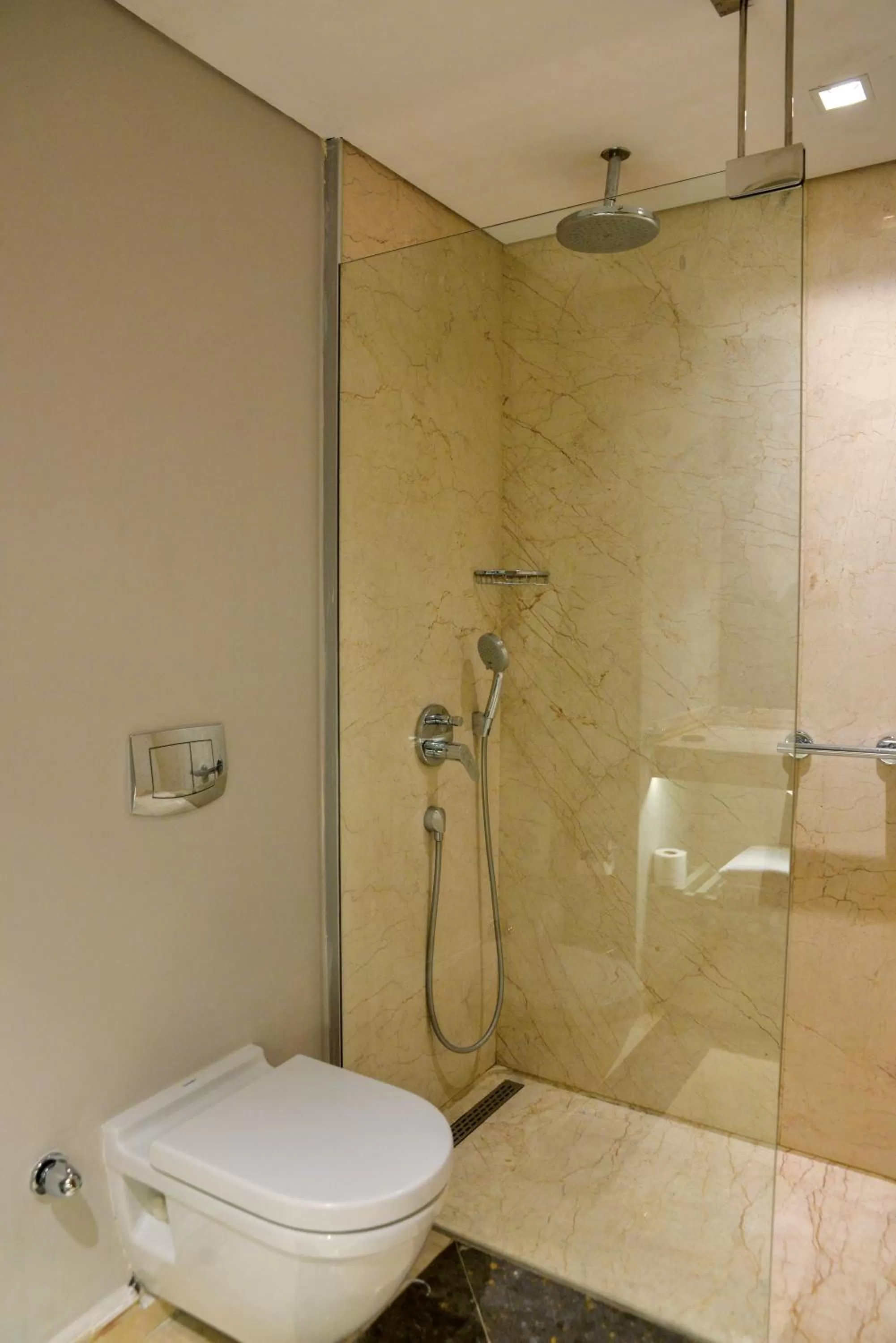Shower in Istanbul Gonen Hotel