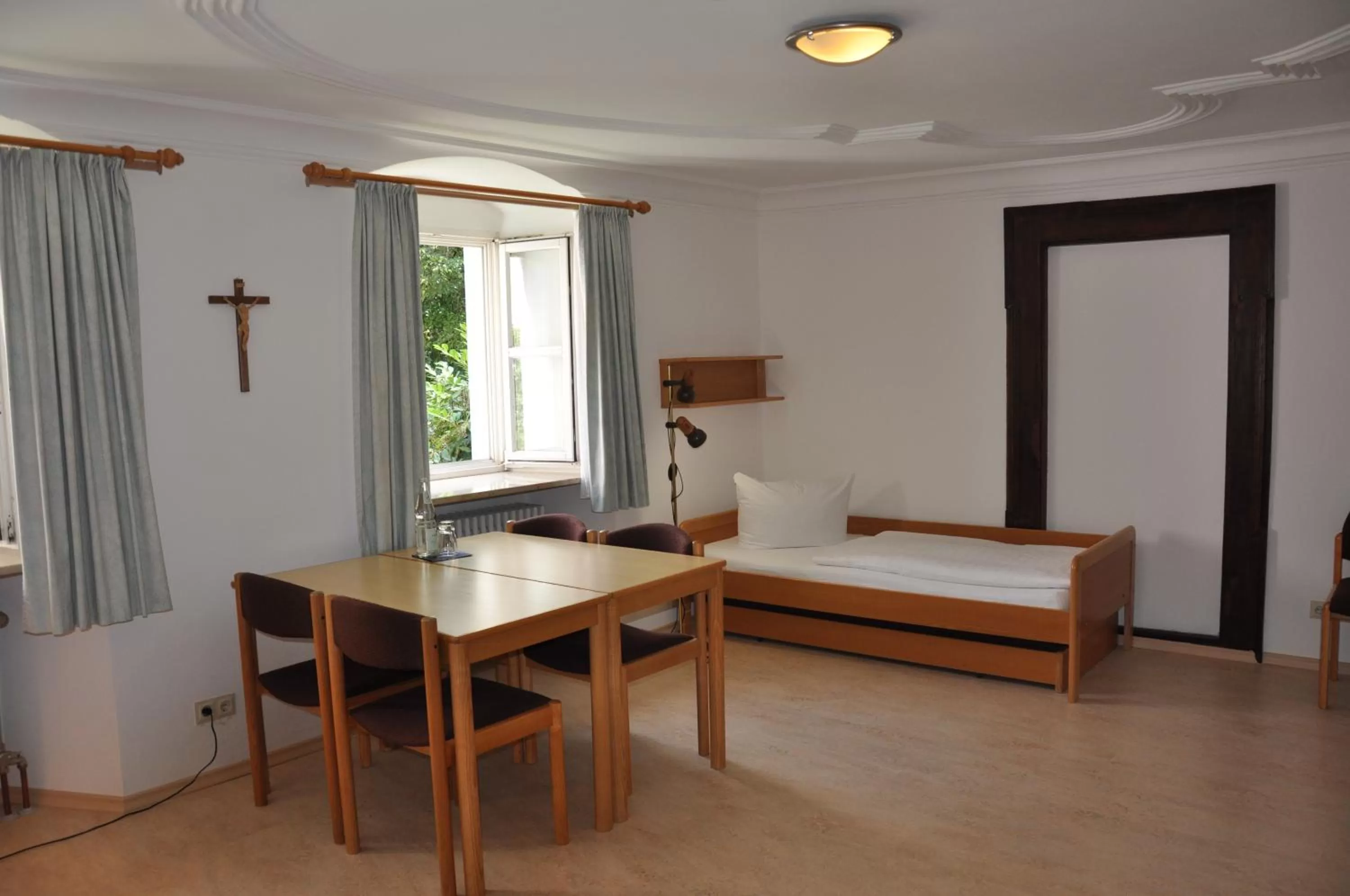 Decorative detail, Bed in Gästehaus der Katholischen Akademie