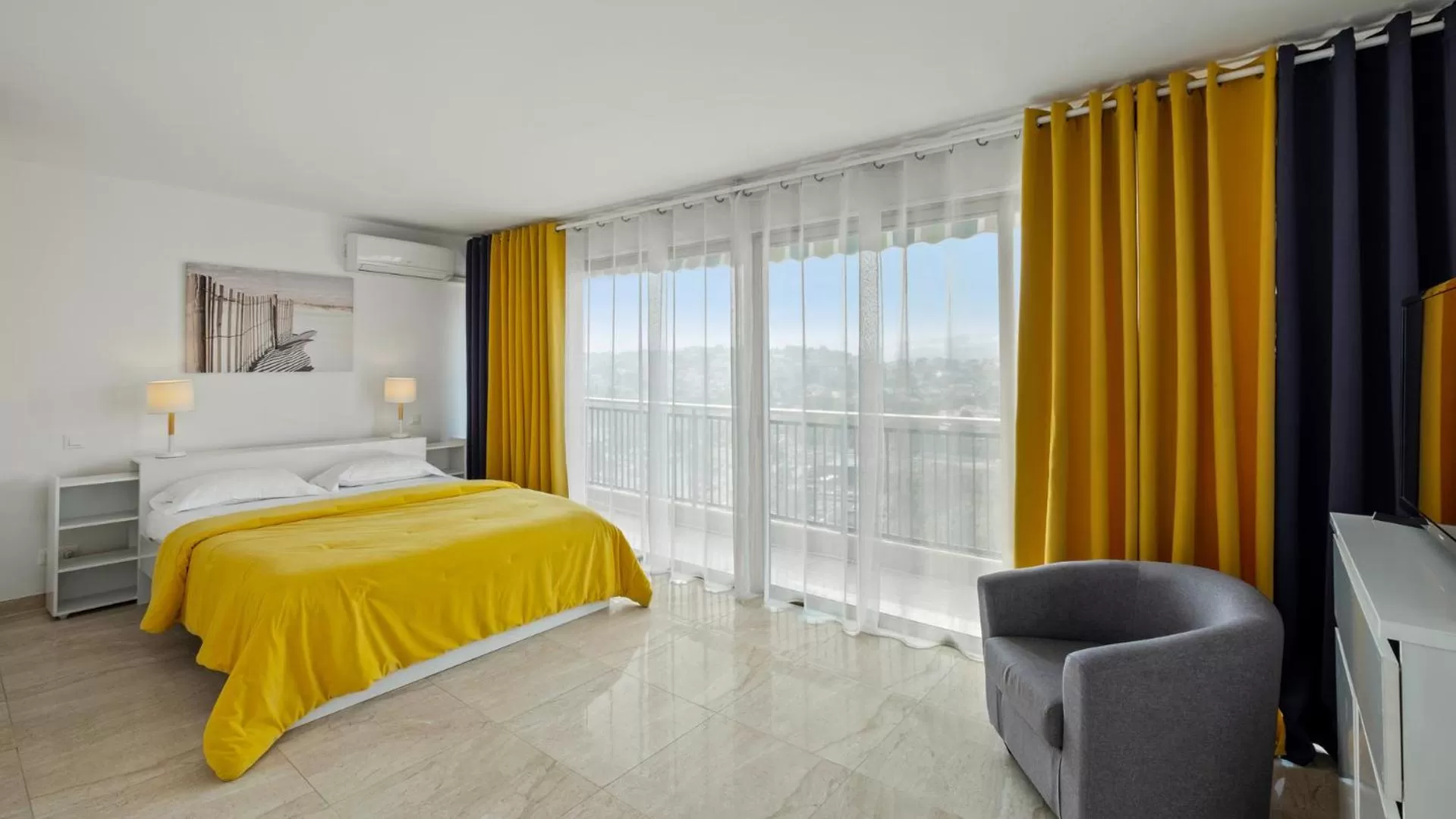 Bed in Cannes Marina Appart Hotel Mandelieu