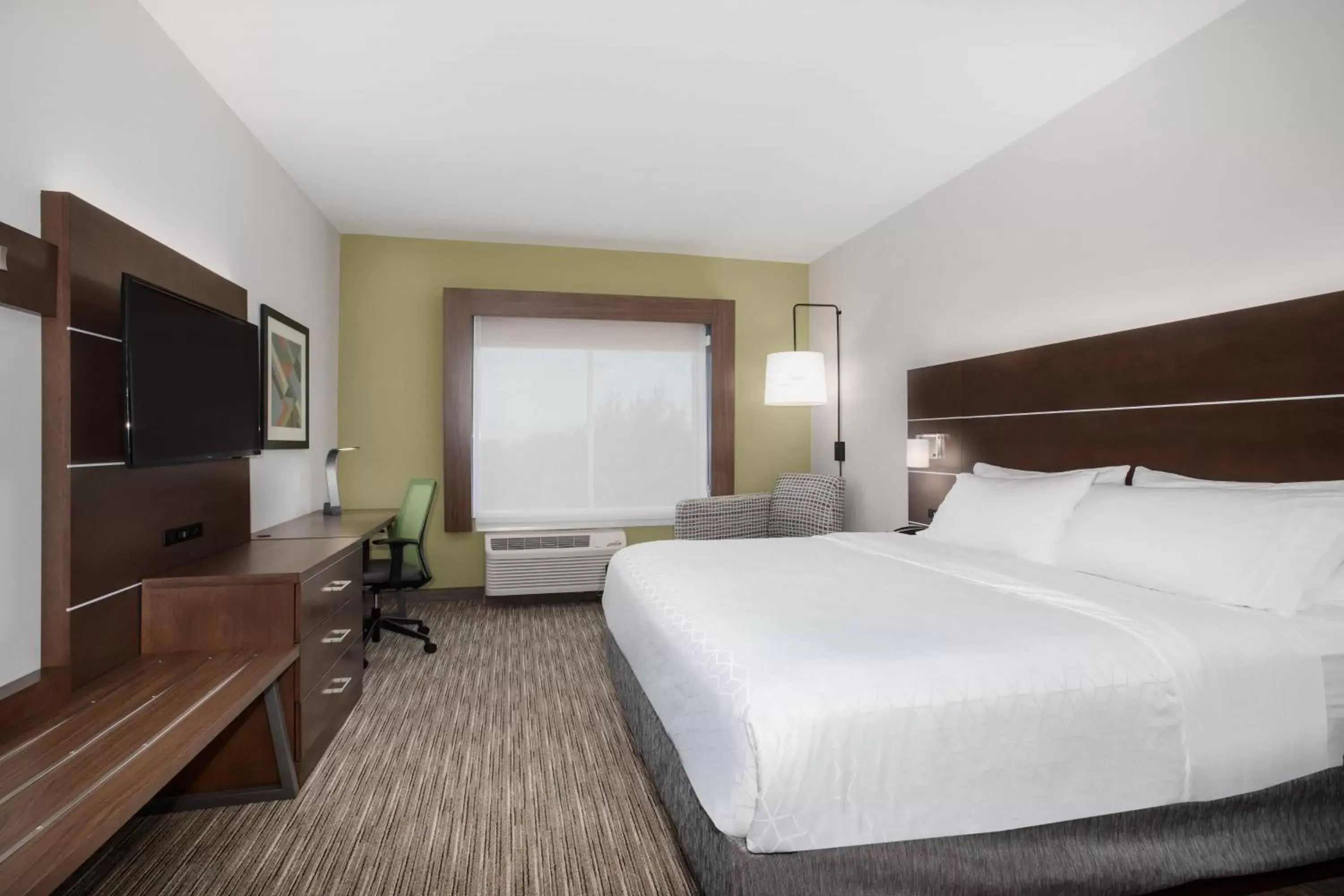 Standard King Room in Holiday Inn Express & Suites - Sterling by IHG Standard King Room in Holiday Inn Express & Suites - Sterling by IHG