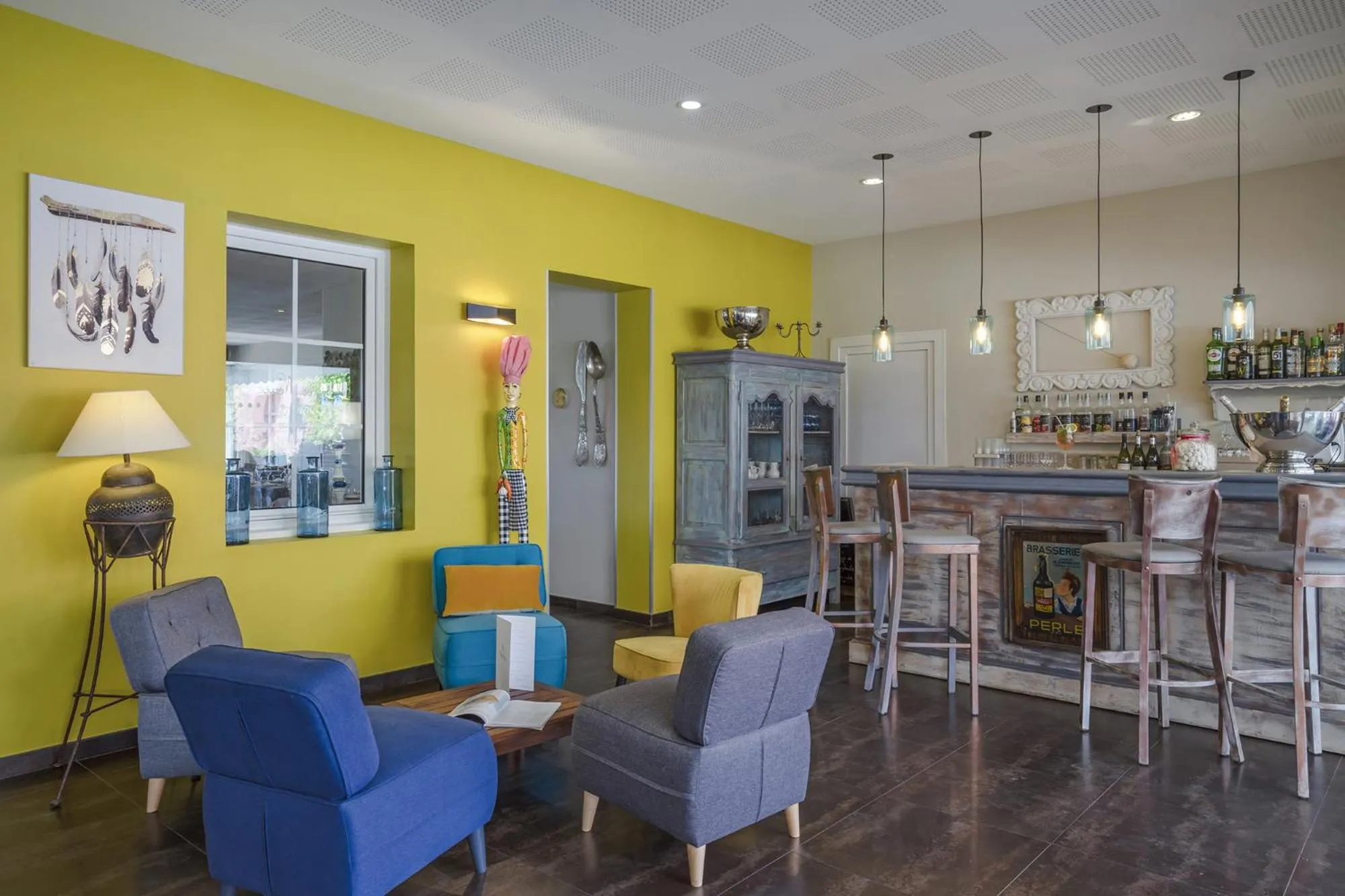 Lounge or bar in The Originals Boutique, Hôtel Le Pillebois, Bourg-en-Bresse Nord