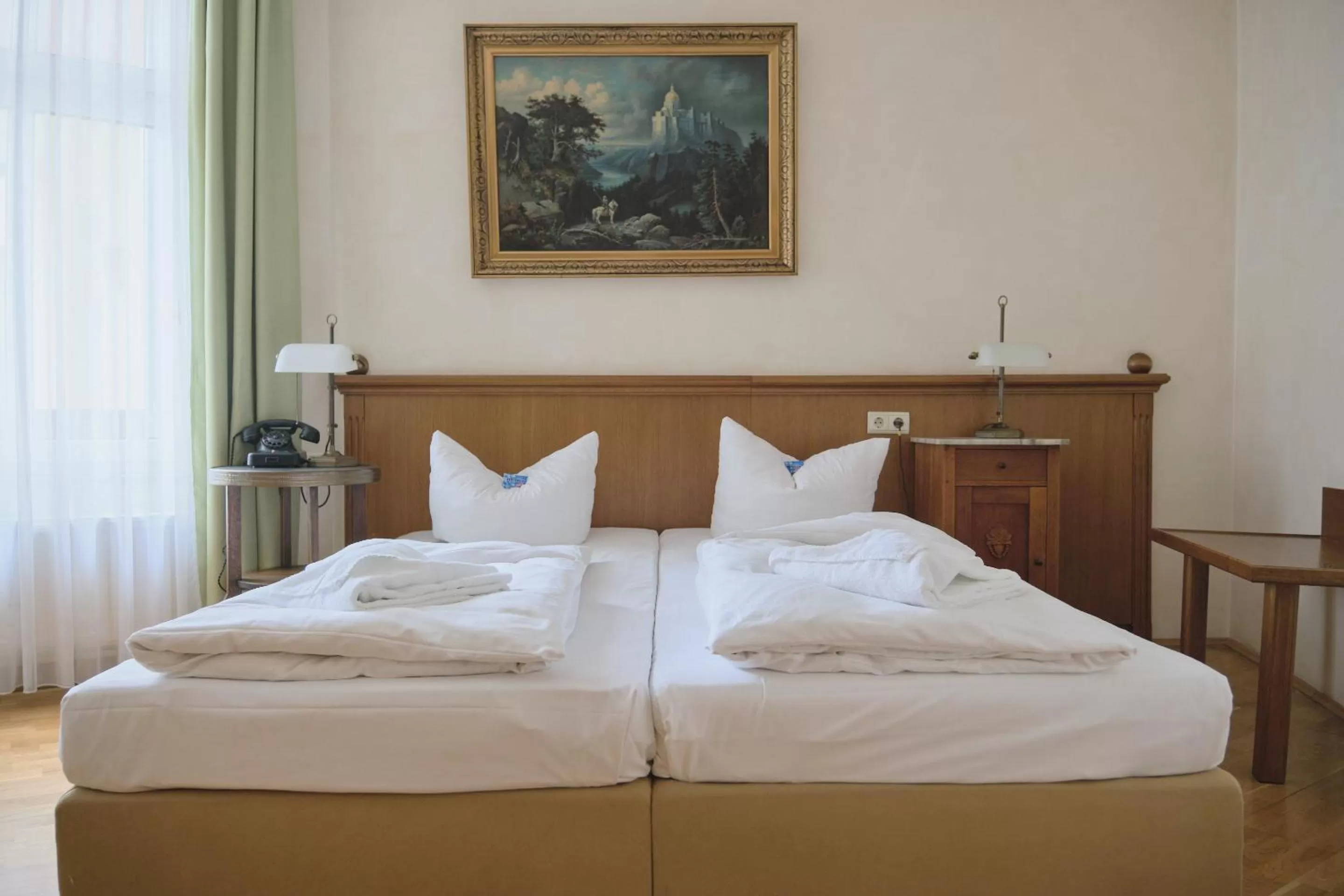 Photo of the whole room, Bed in Jahrhunderthotel Leipzig