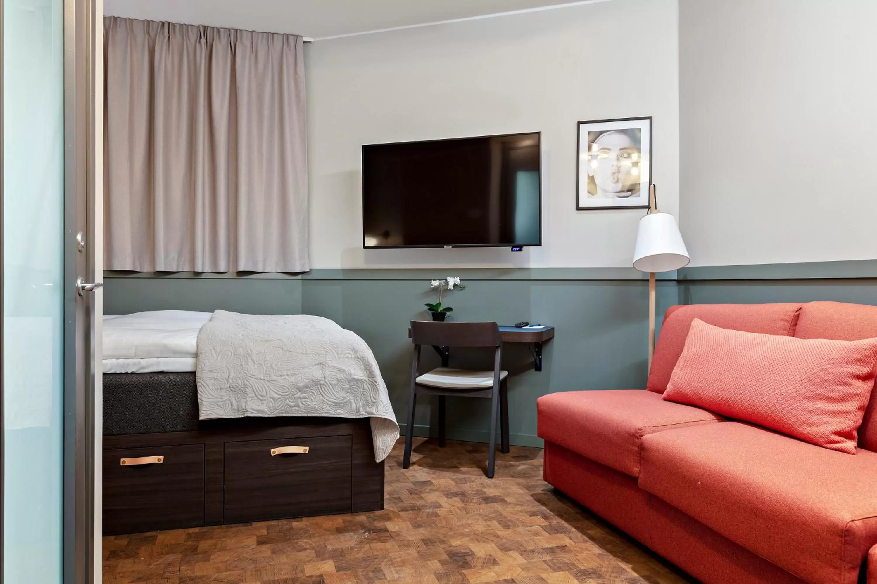 Photo of the whole room, Bed in Best Western Hotel at 108