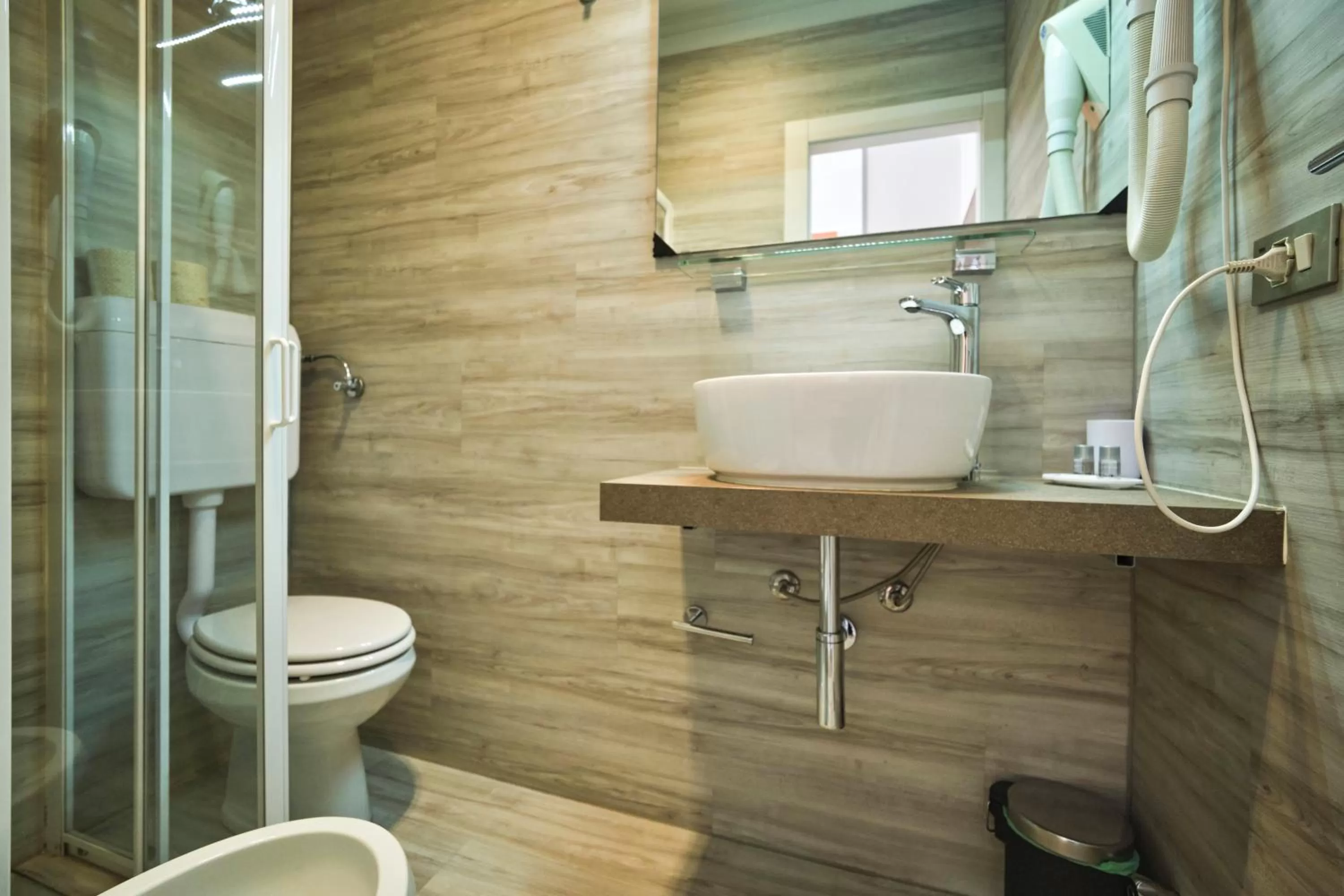 Shower in HOTEL VITTORIA