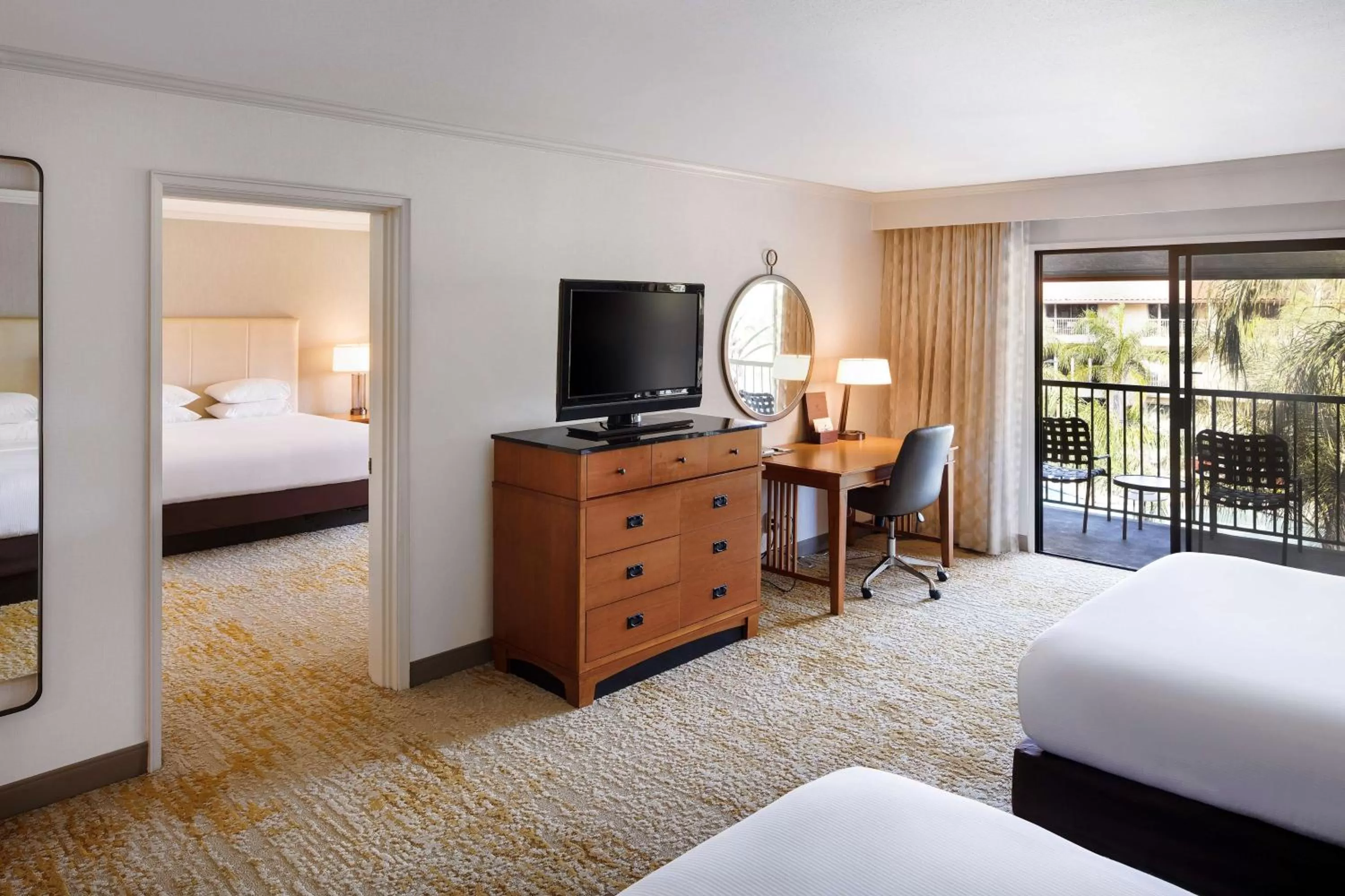 Bedroom, Bed in DoubleTree by Hilton Ontario Airport