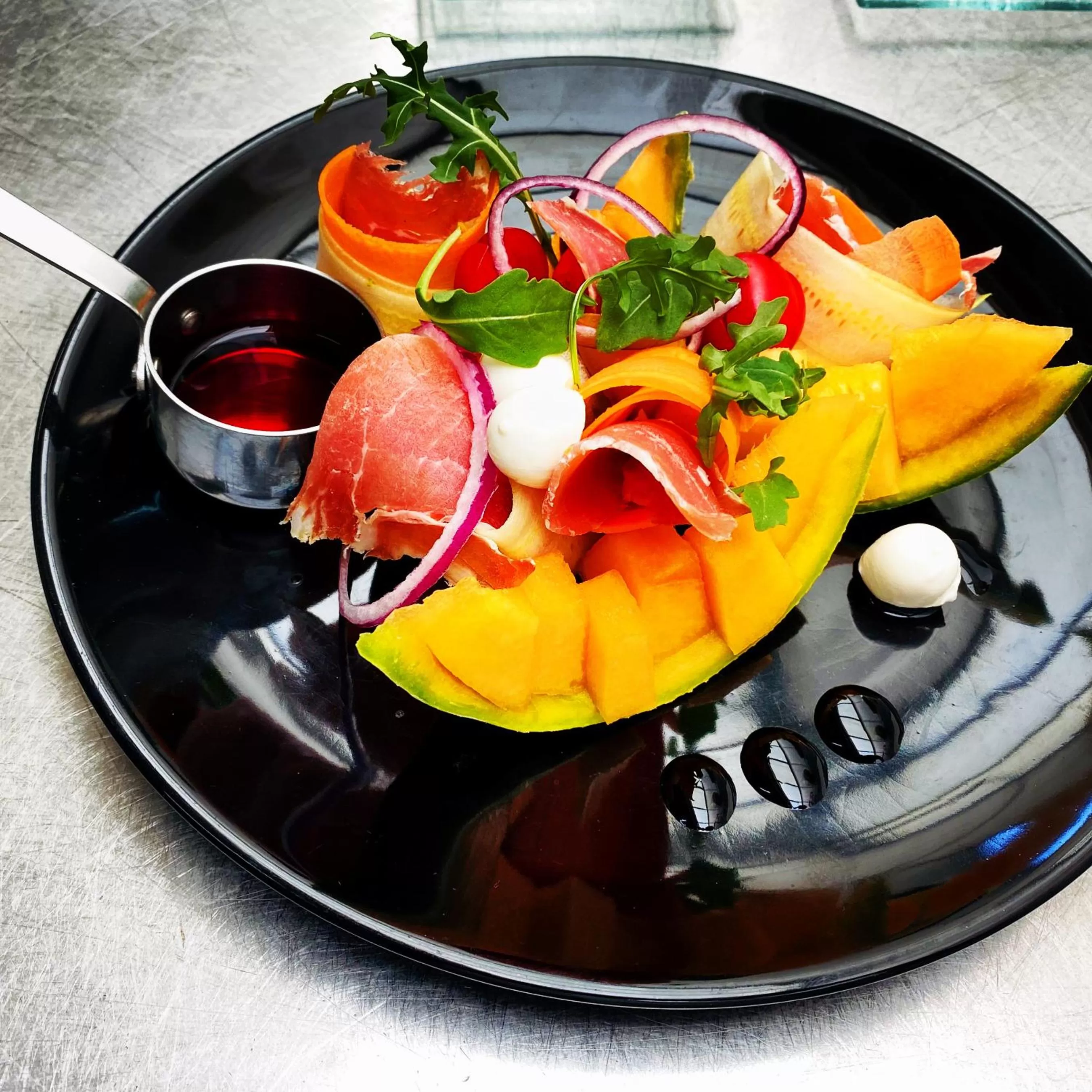 Restaurant/places to eat in Le Cheval Blanc