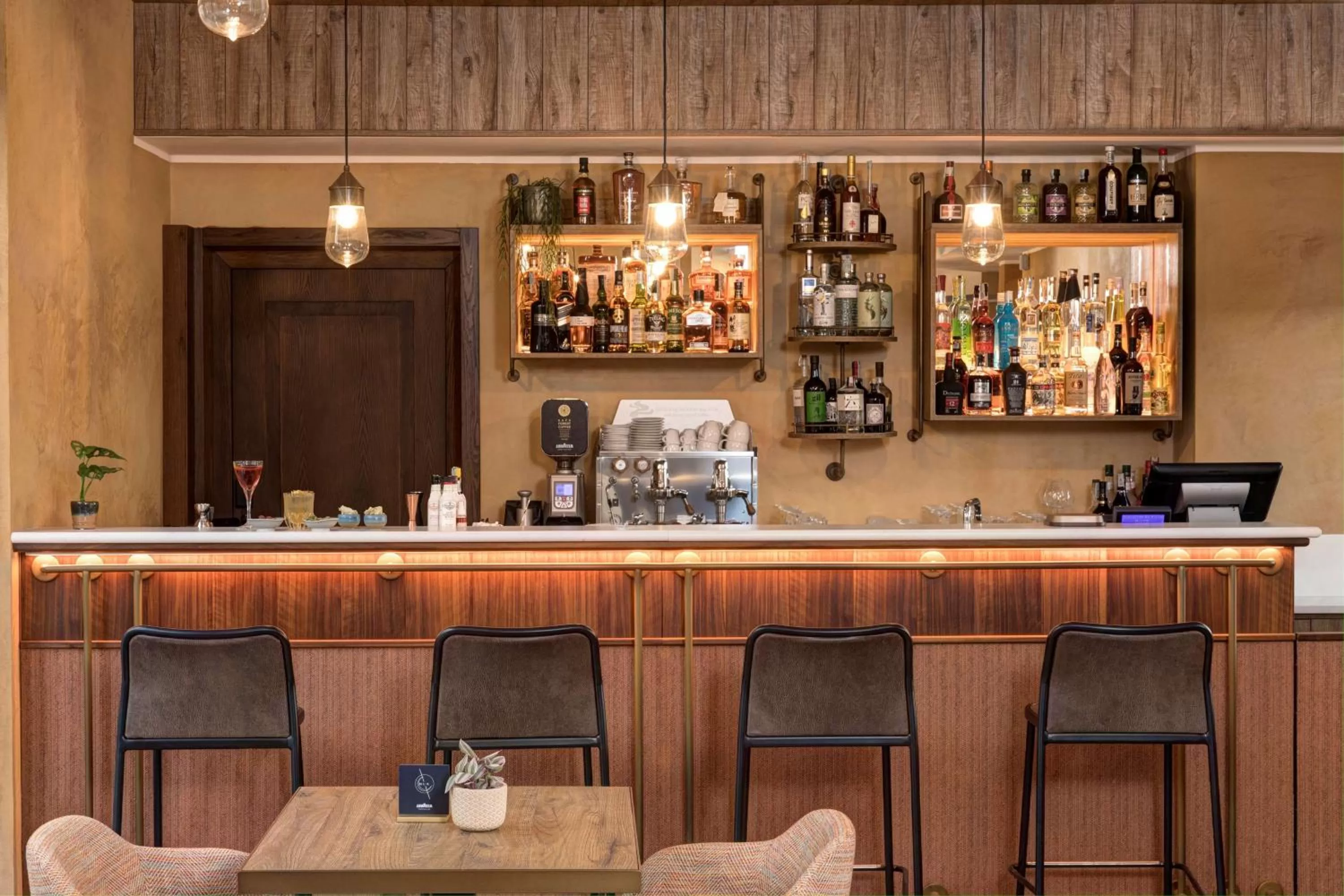 Lounge or bar in DoubleTree By Hilton Rome Monti