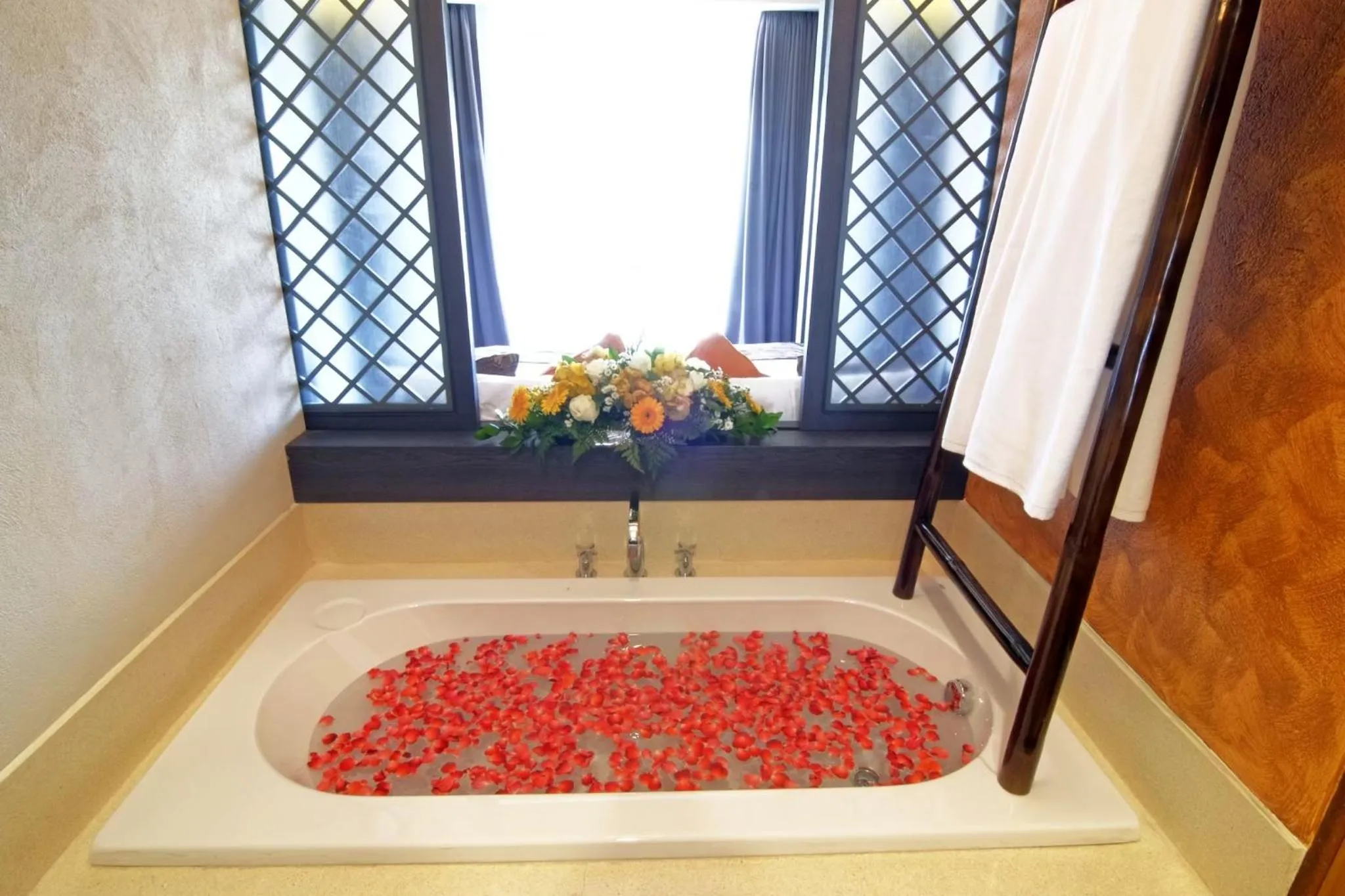 Bath in Tapae Gate Villa