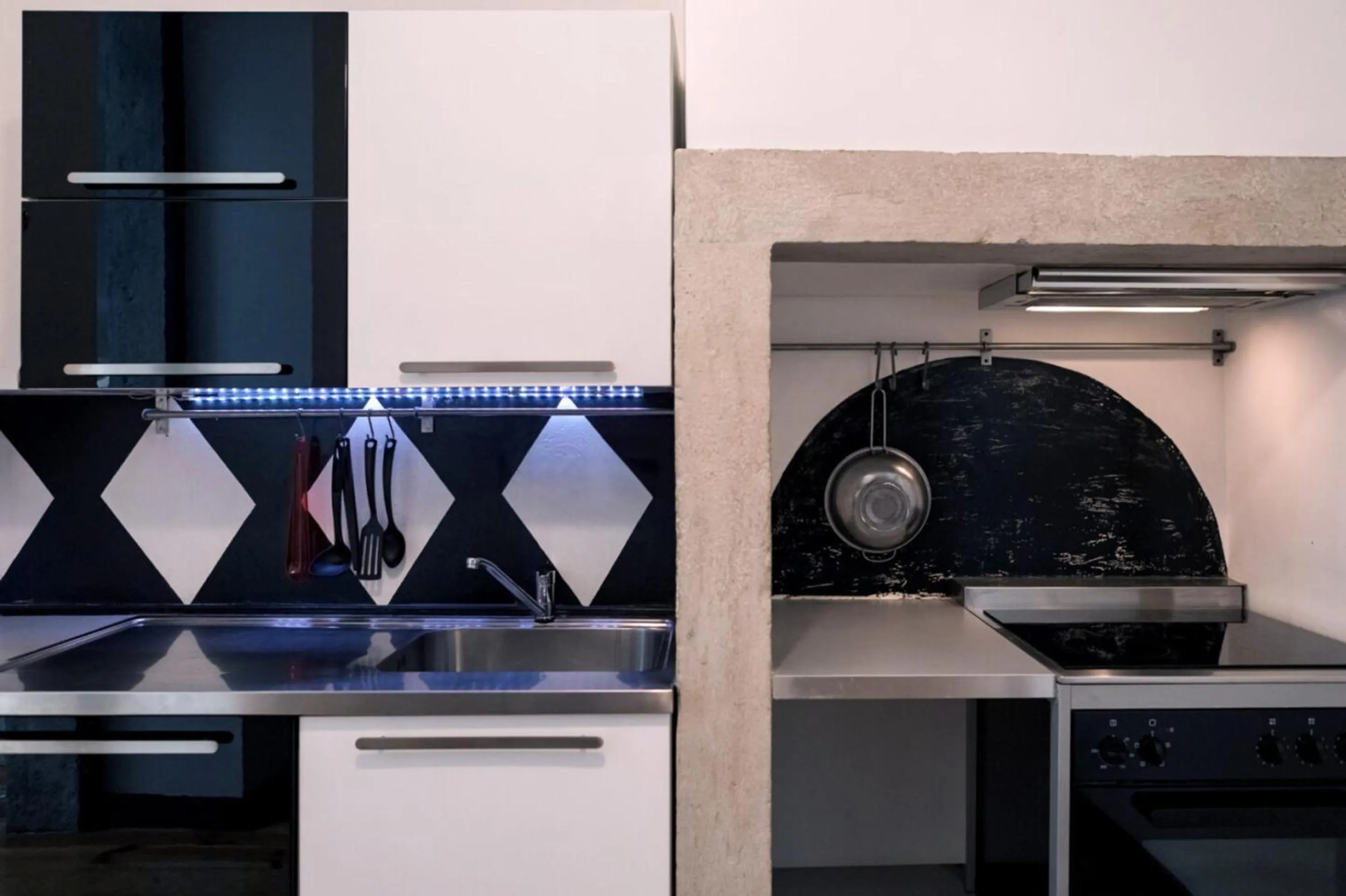 Kitchen or kitchenette in Lisbon Art Stay Hotel & Apartments