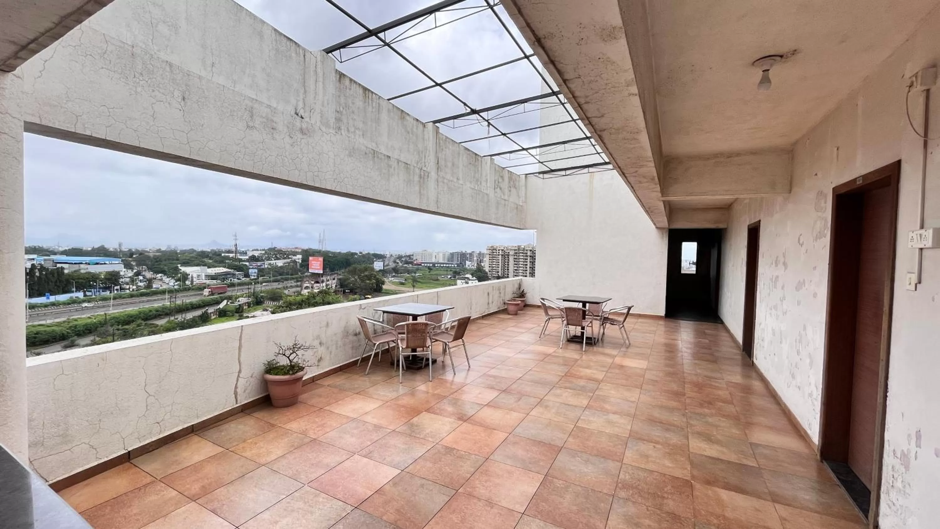 Patio in Hotel Sumanchandra Suites
