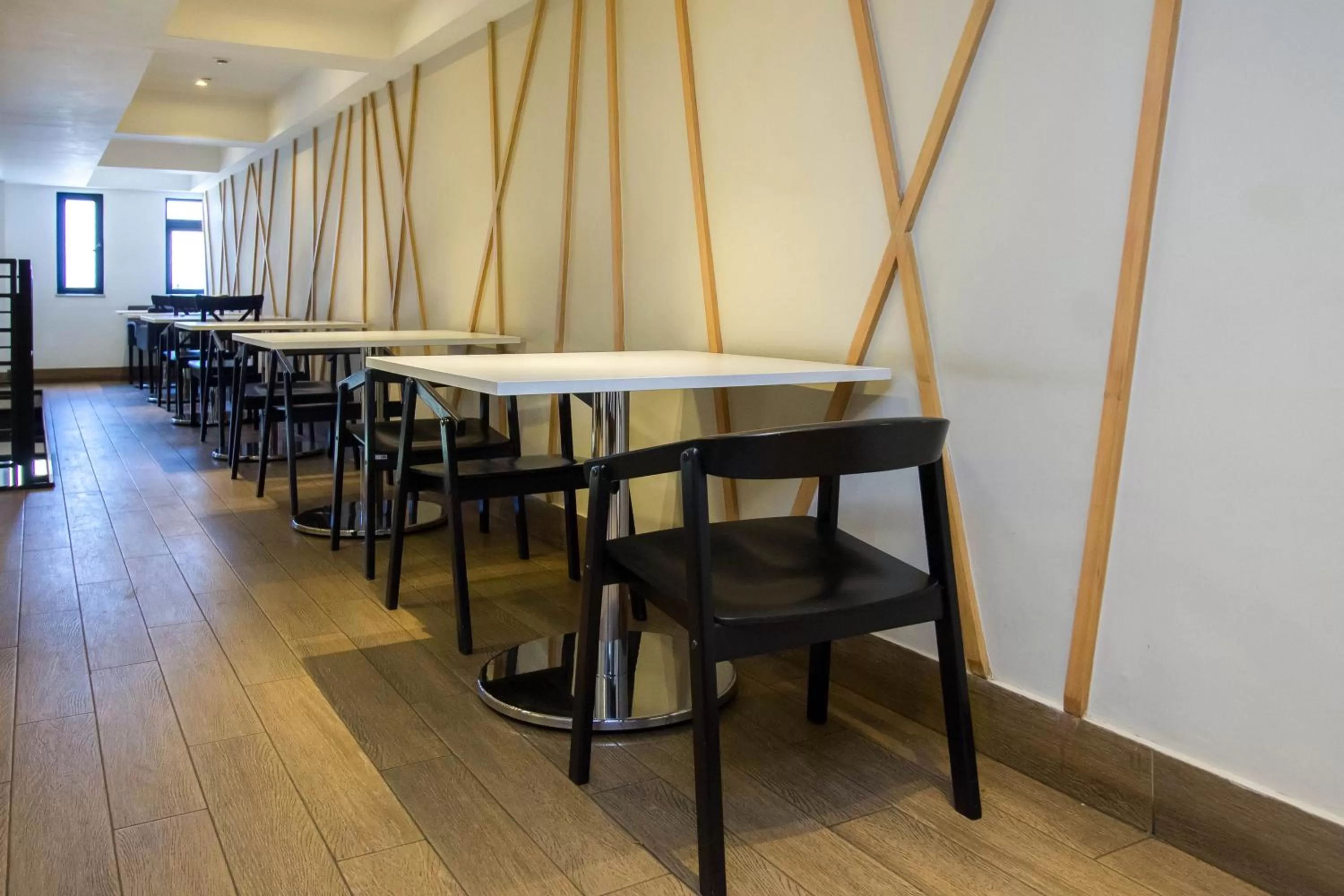 Restaurant/places to eat in Imperial Hotel Express