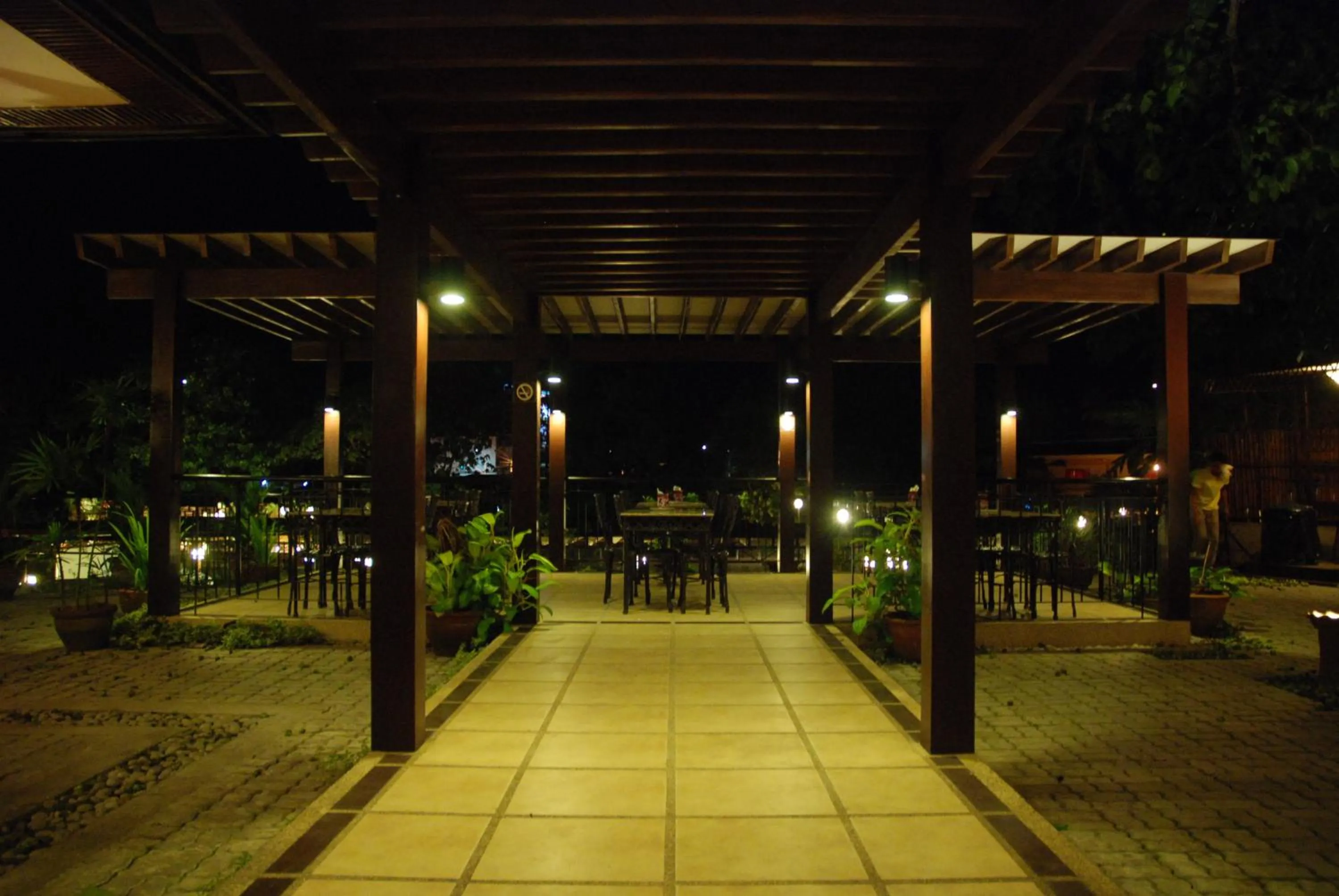 Restaurant/places to eat in Hotel Tropika