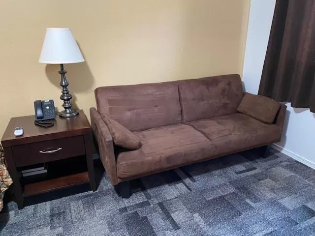 Seating area in Americas Best Value Inn