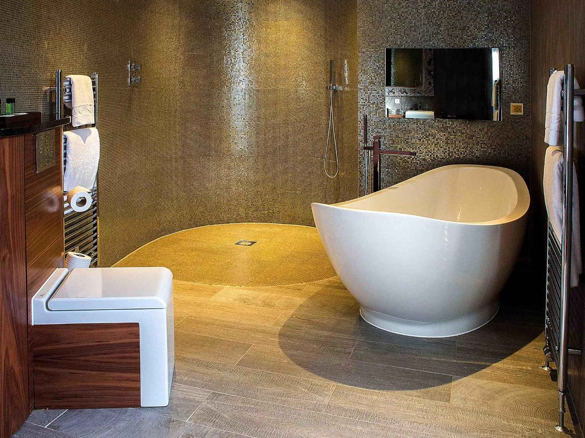 Bathroom in Busby Hotel