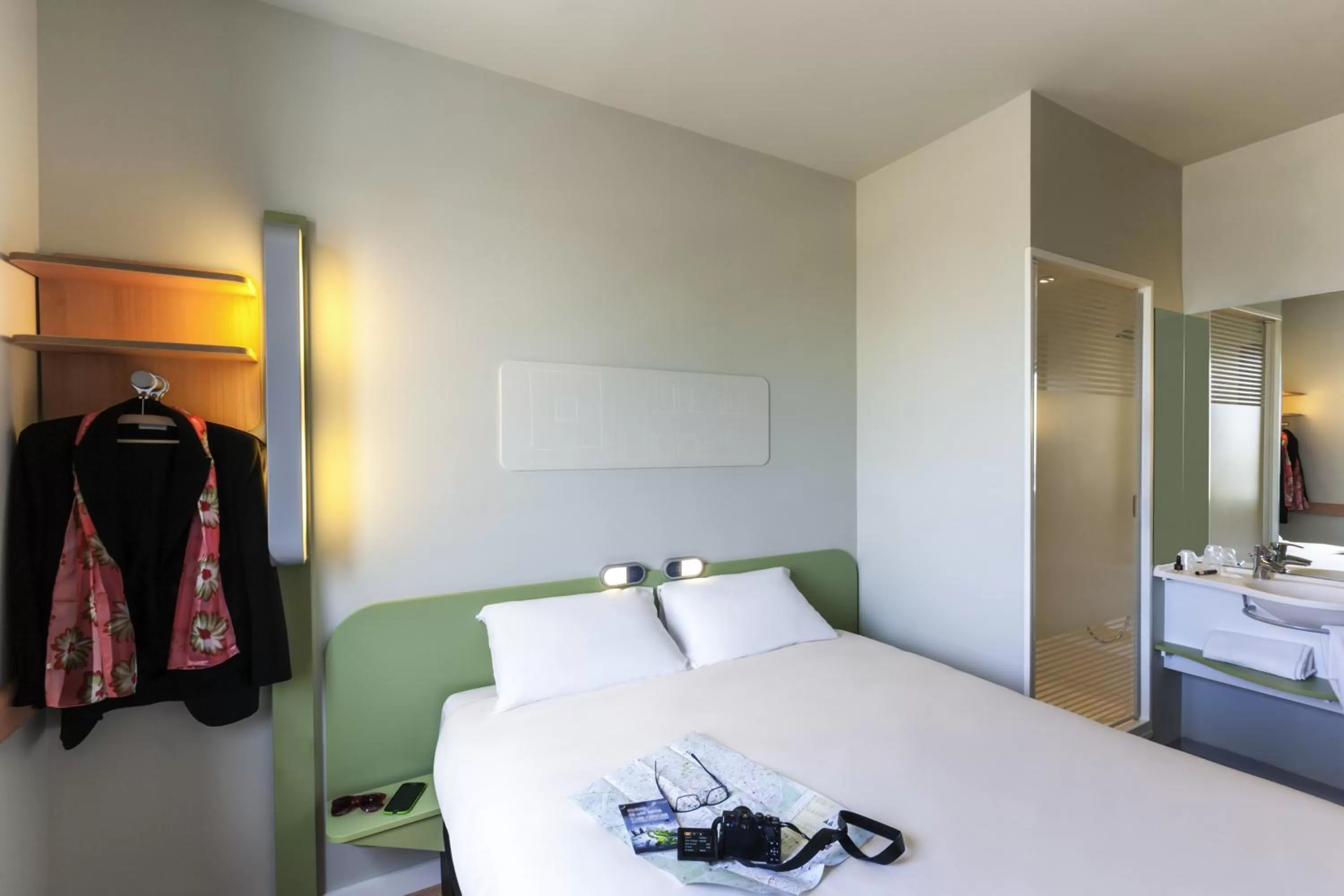 Photo of the whole room, Bed in Ibis Budget Valencia Alcasser