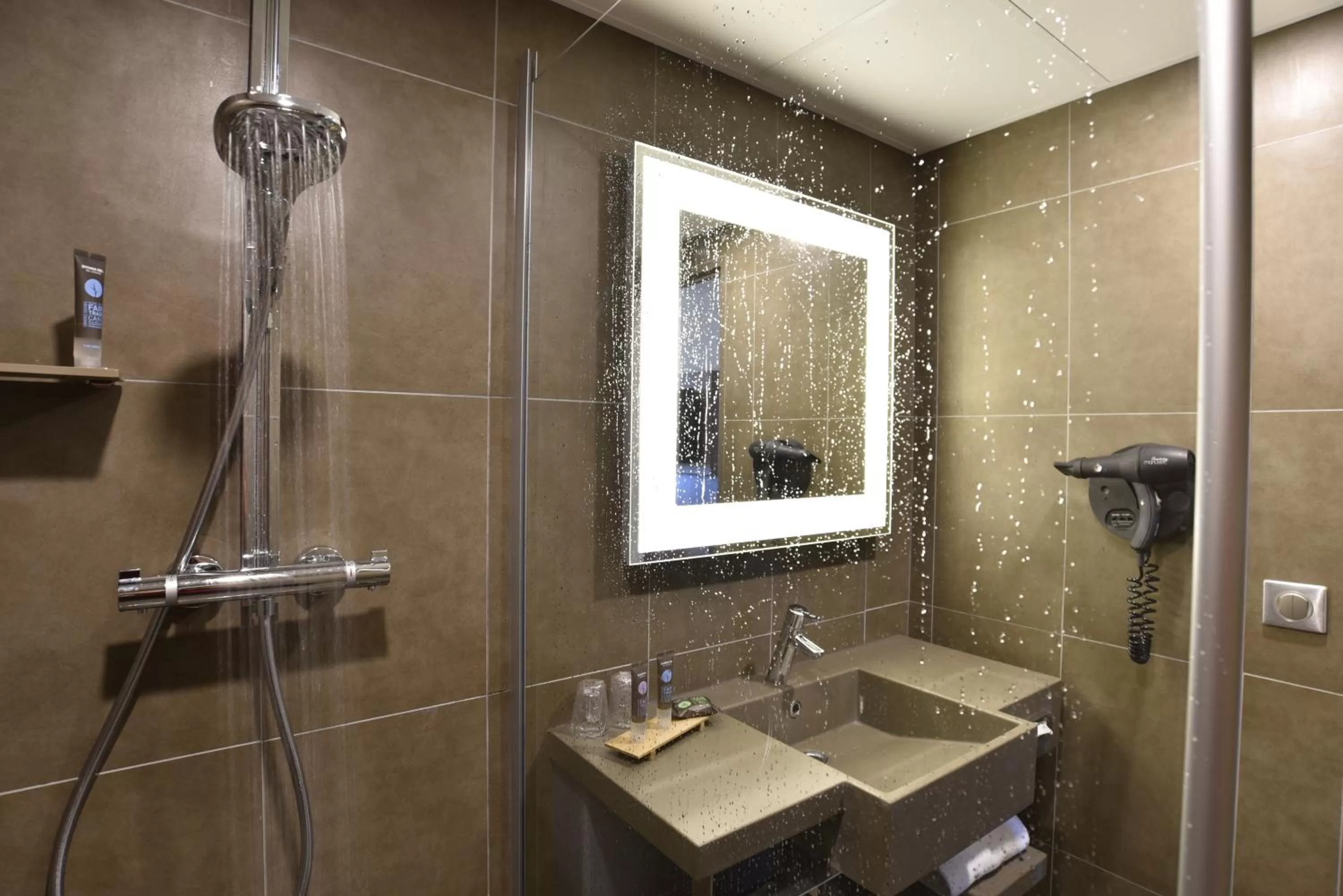 Bathroom in Novotel Paris Nord Expo Aulnay