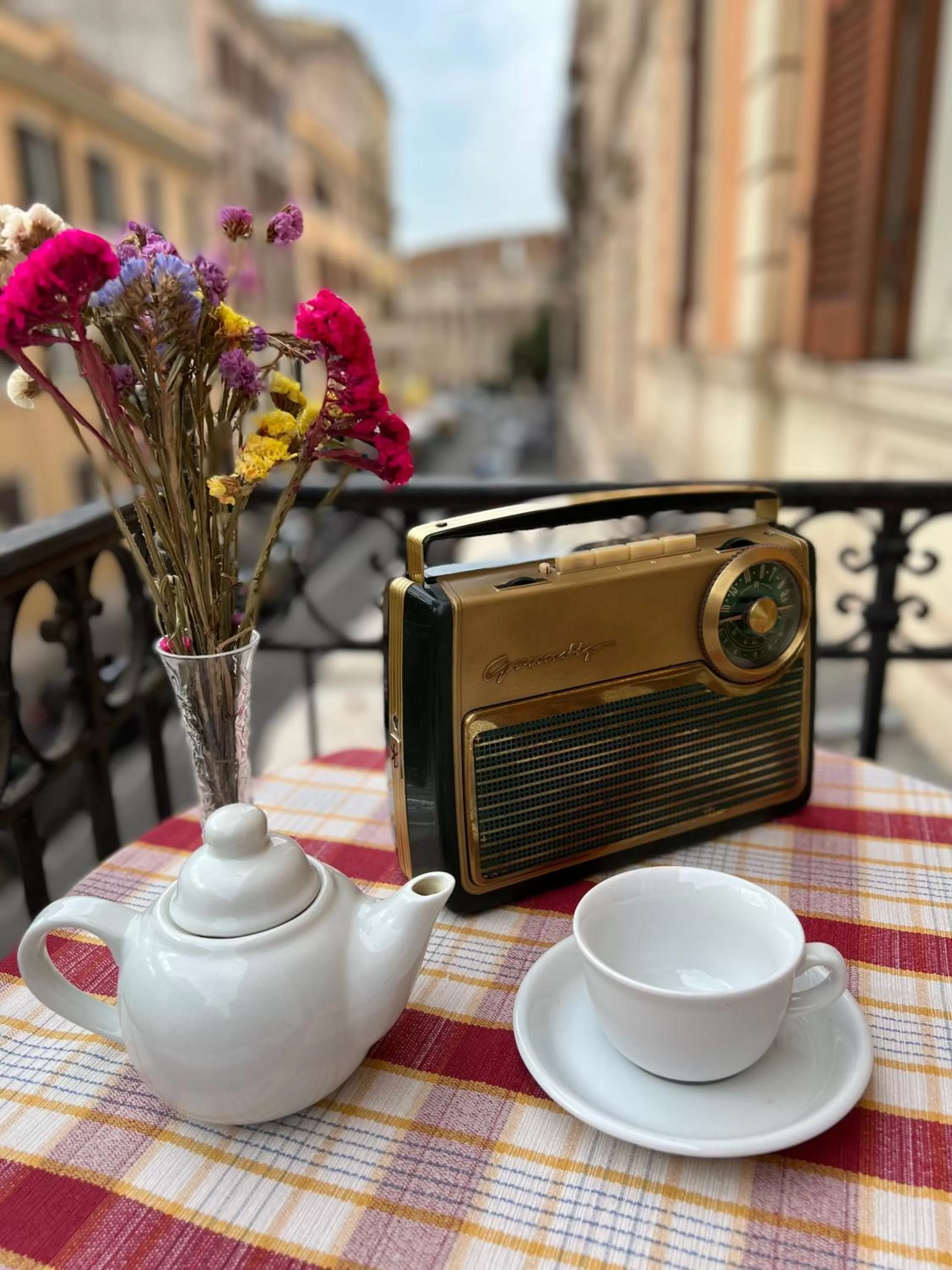 Coffee/tea facilities in B&B Santi Quattro Al Colosseo