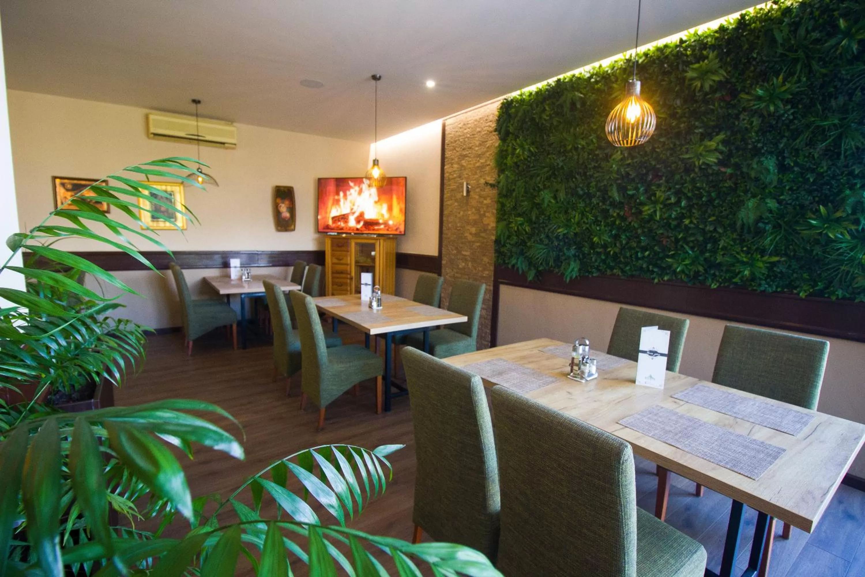 Restaurant/Places to Eat in Motel Borik