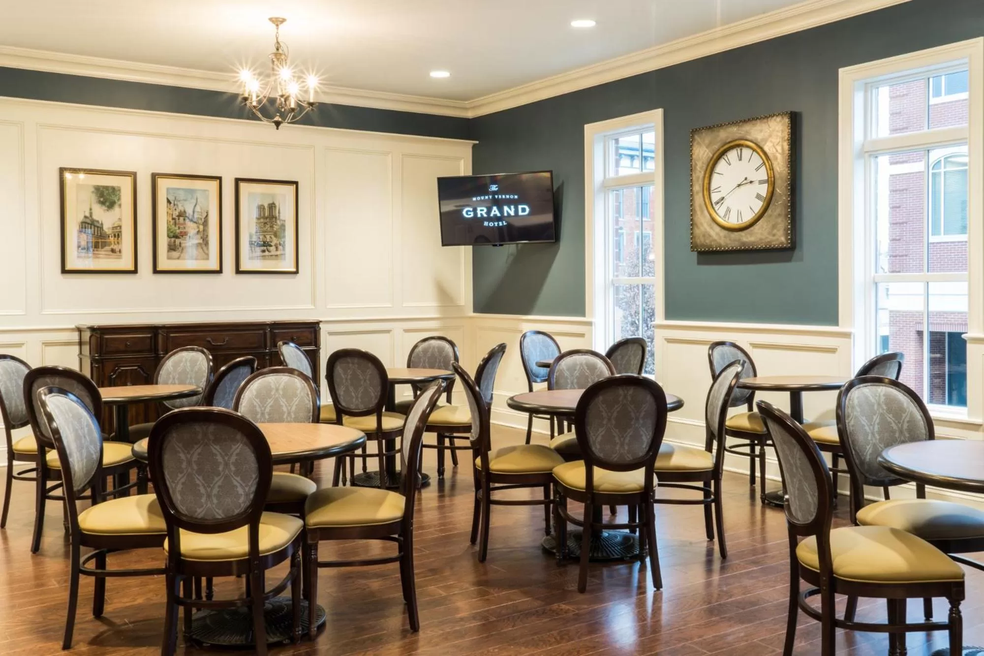 Buffet breakfast in The Mount Vernon Grand Hotel