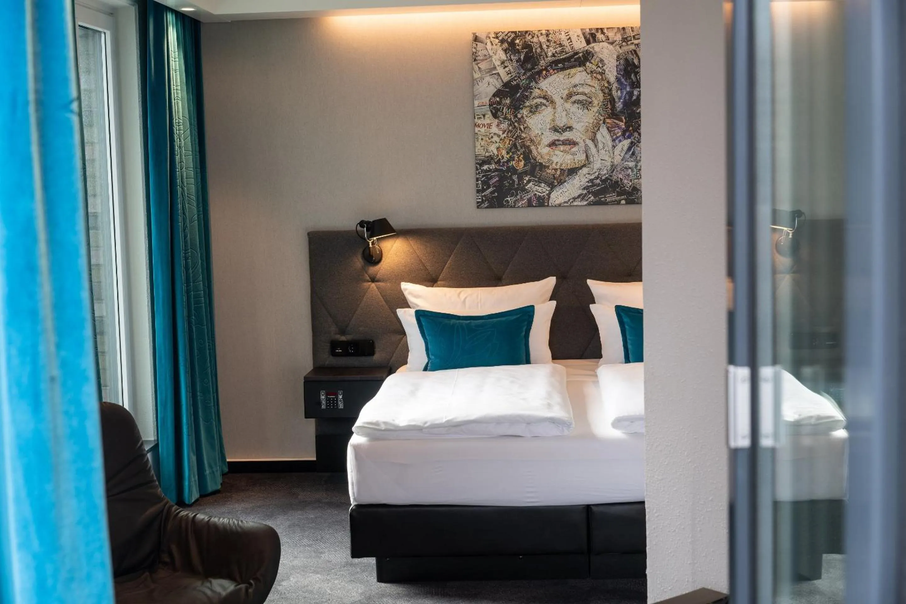 Photo of the whole room, Bed in Motel One Berlin-Spittelmarkt