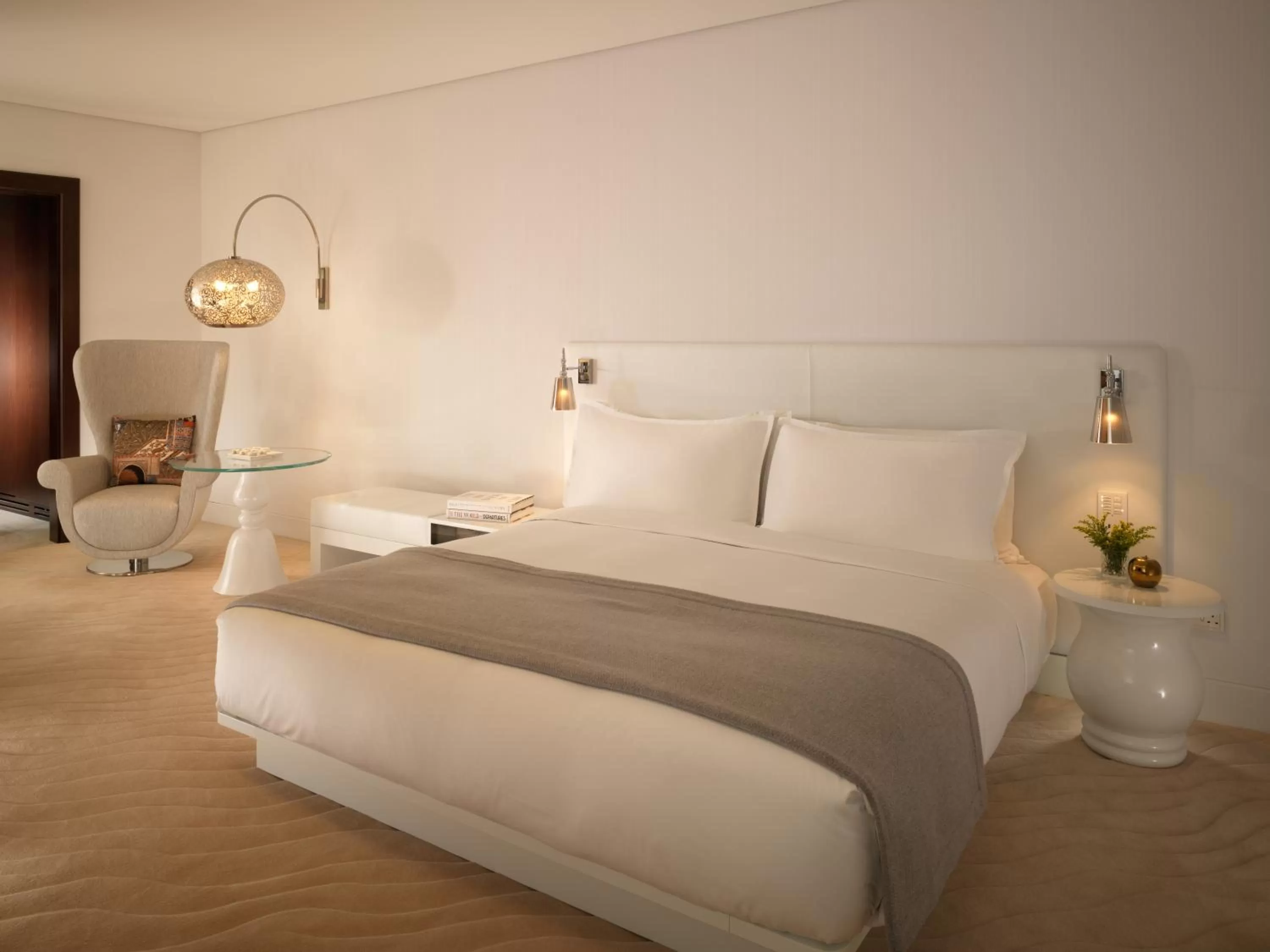 Photo of the whole room, Bed in Mondrian Doha