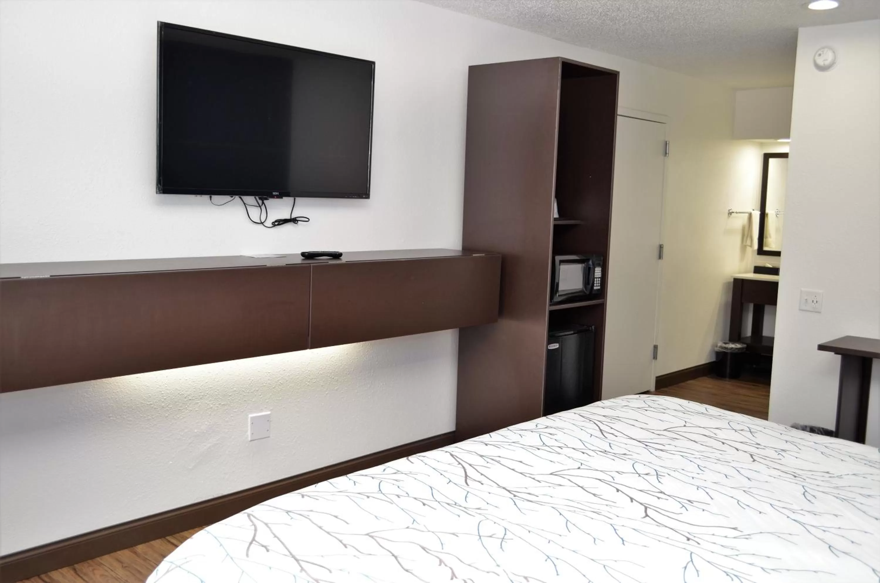 TV and multimedia, Bed in Athena Inn Chattanooga