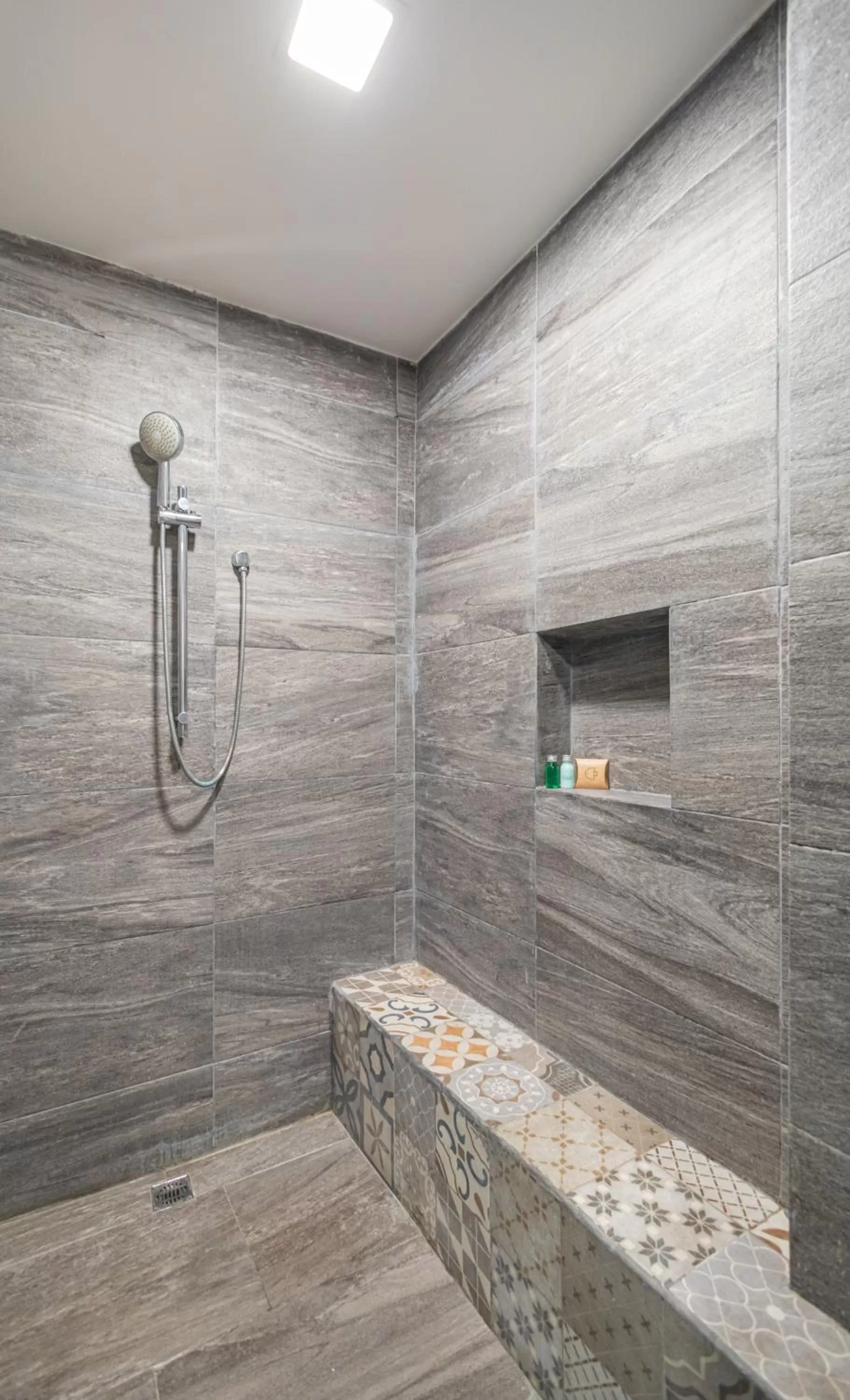 Bathroom in Izla Beach Front Hotel