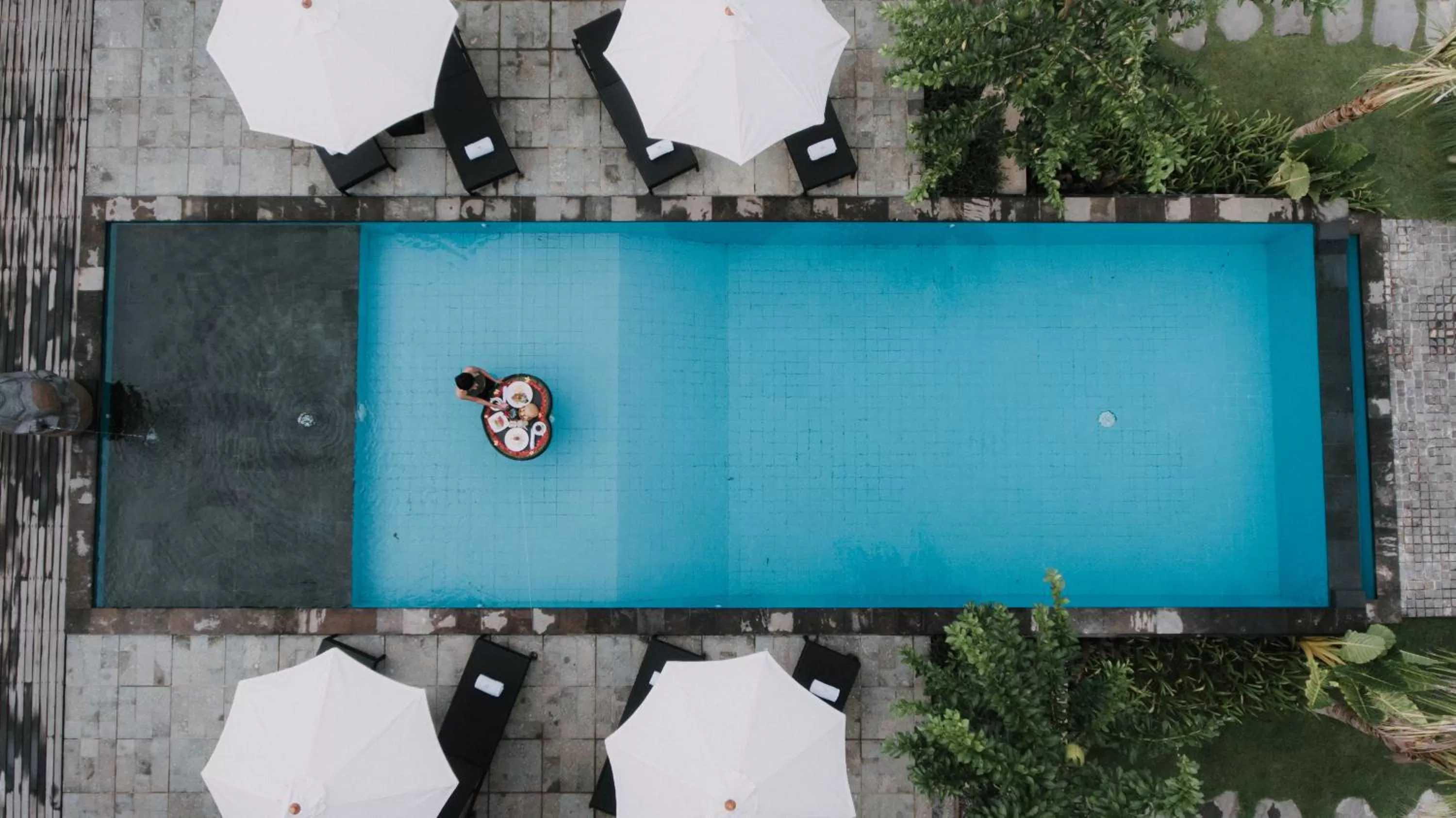 Swimming pool in Bubu Suite by Prasi