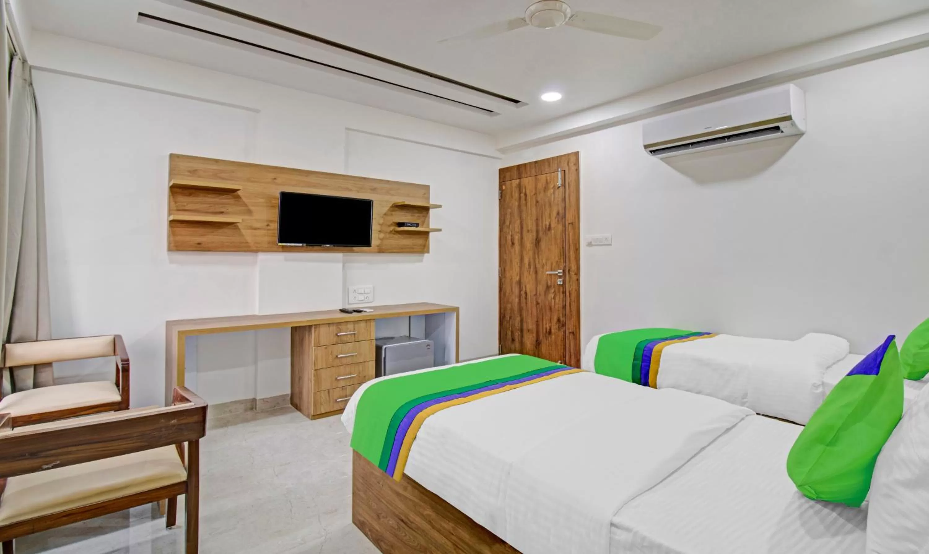 Bedroom, Bed in Treebo Chandraprasth Residency