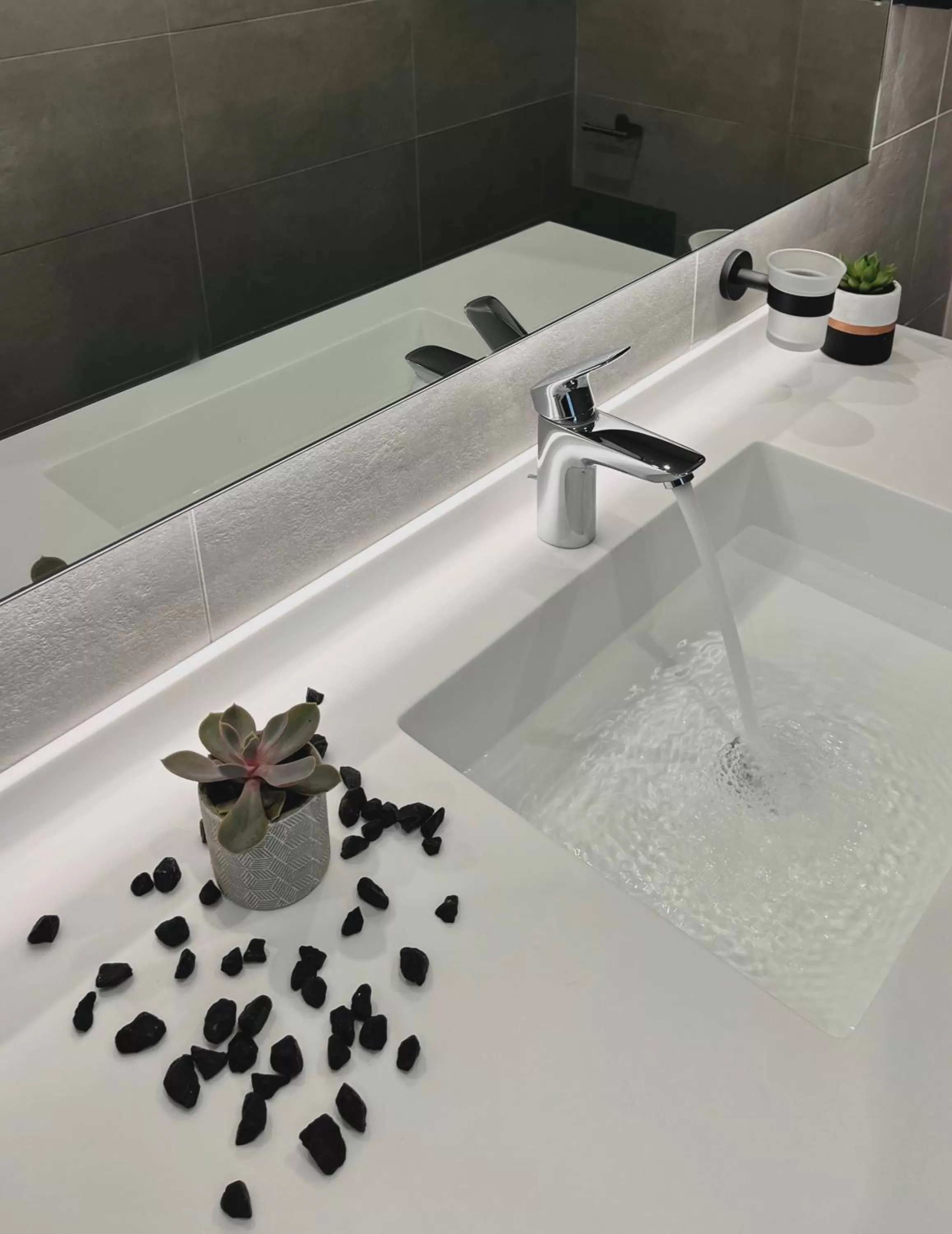 Bathroom in Exarchia House Project