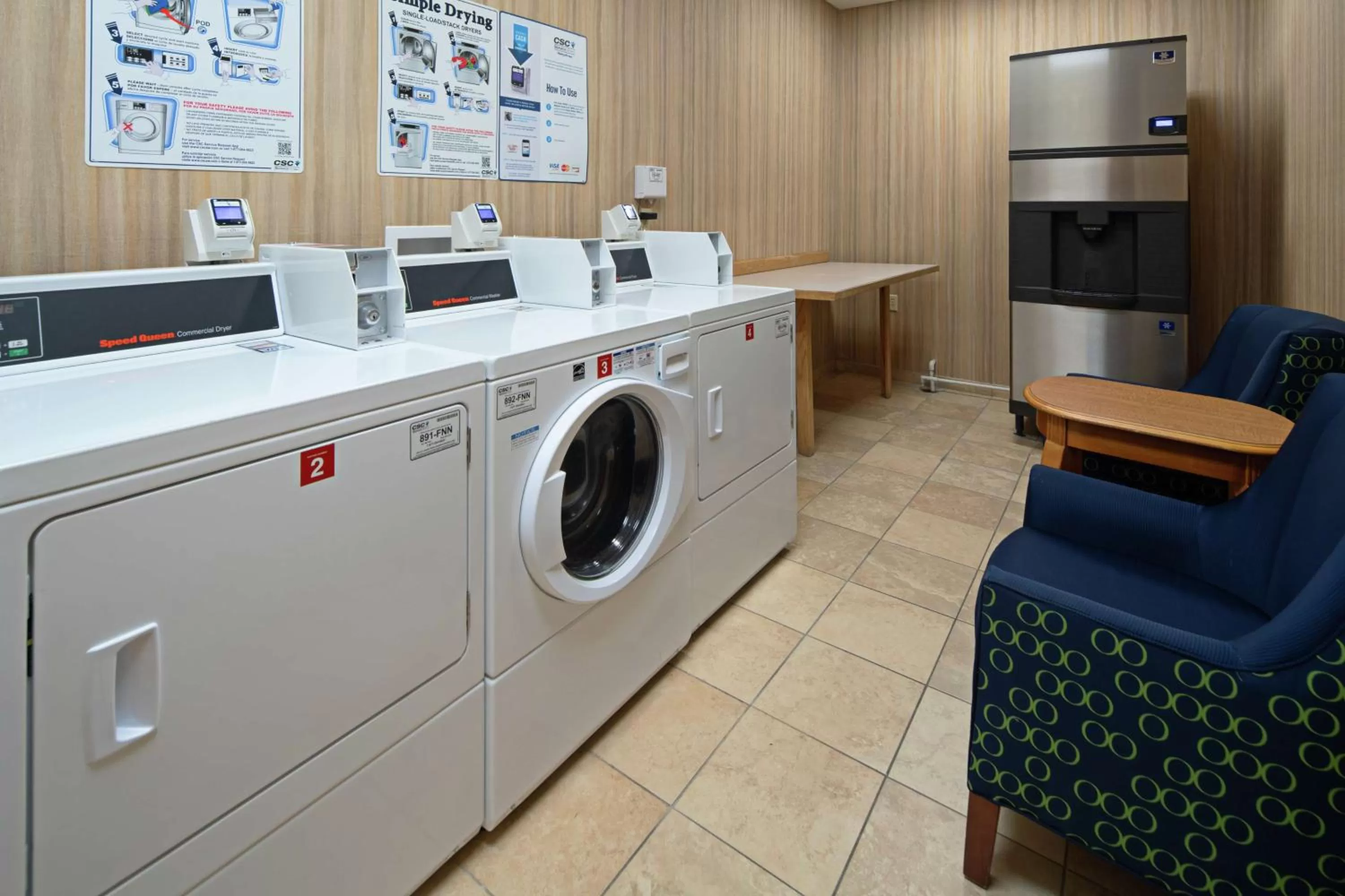 Property building in Hampton Inn & Suites Bremerton