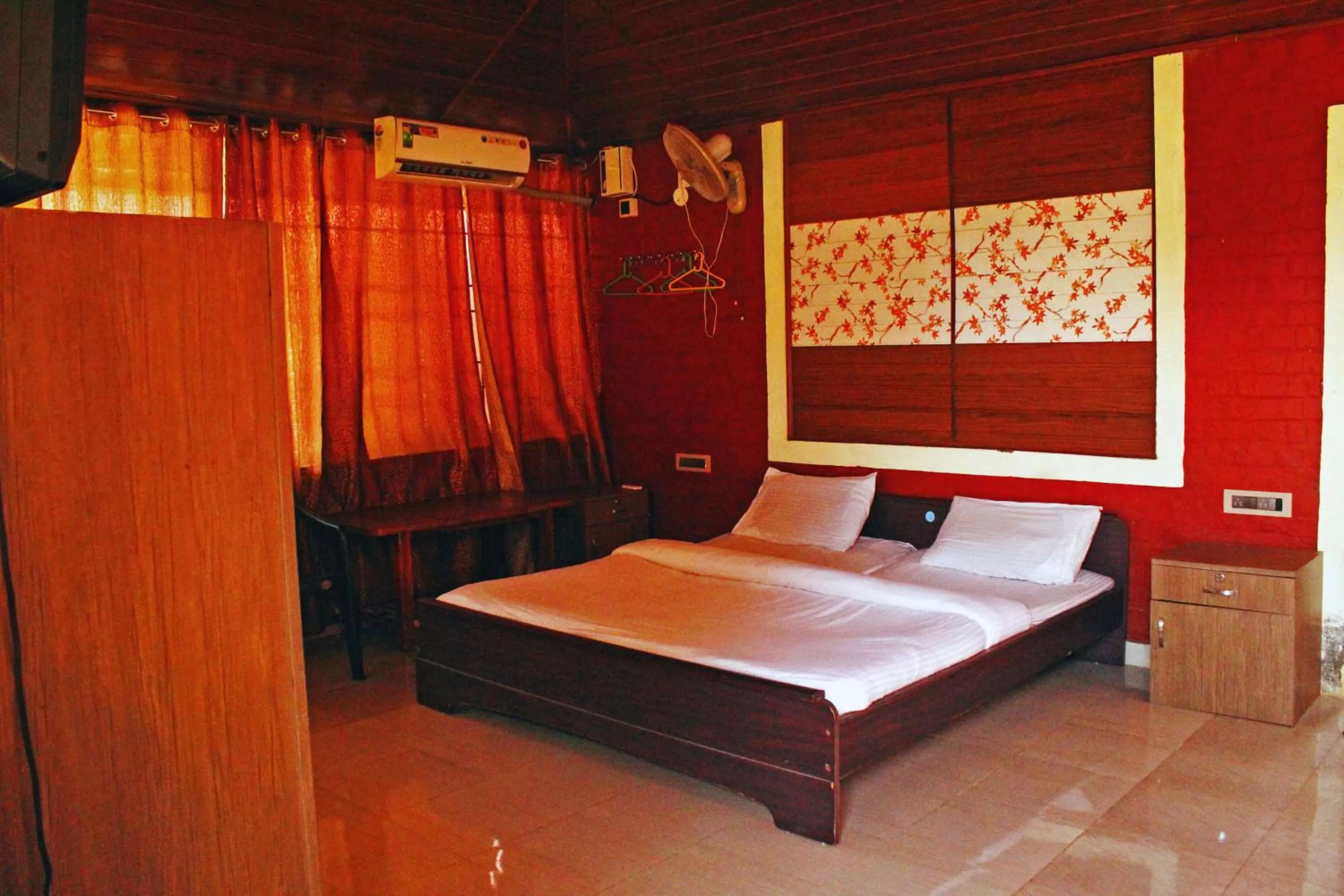 Bedroom, Bed in CS County Resort