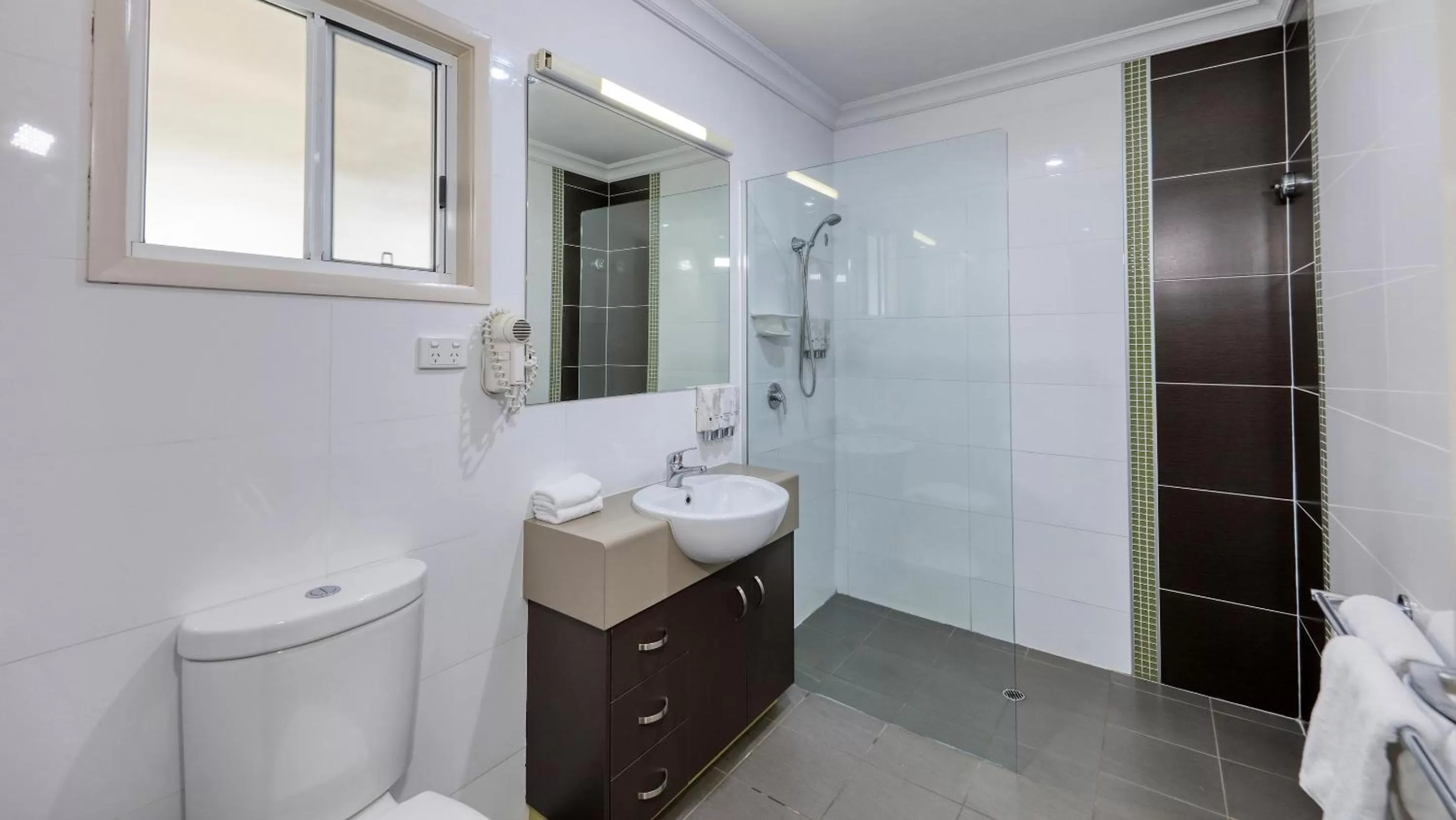 Shower in Drovers Motor Inn