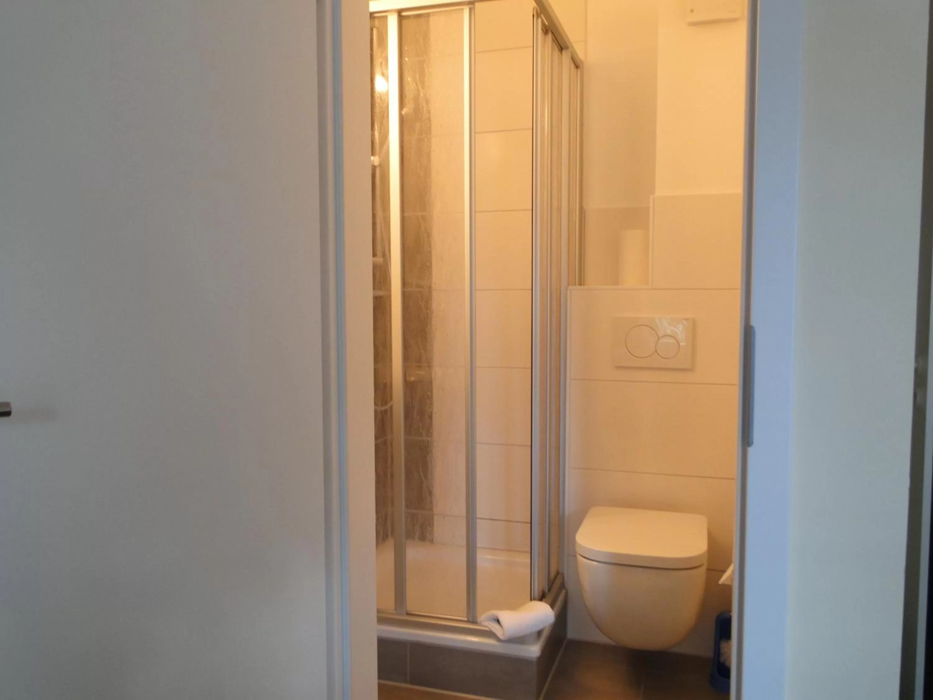 Shower, Bathroom in Ludwig-Harms-Haus Hermannsburg