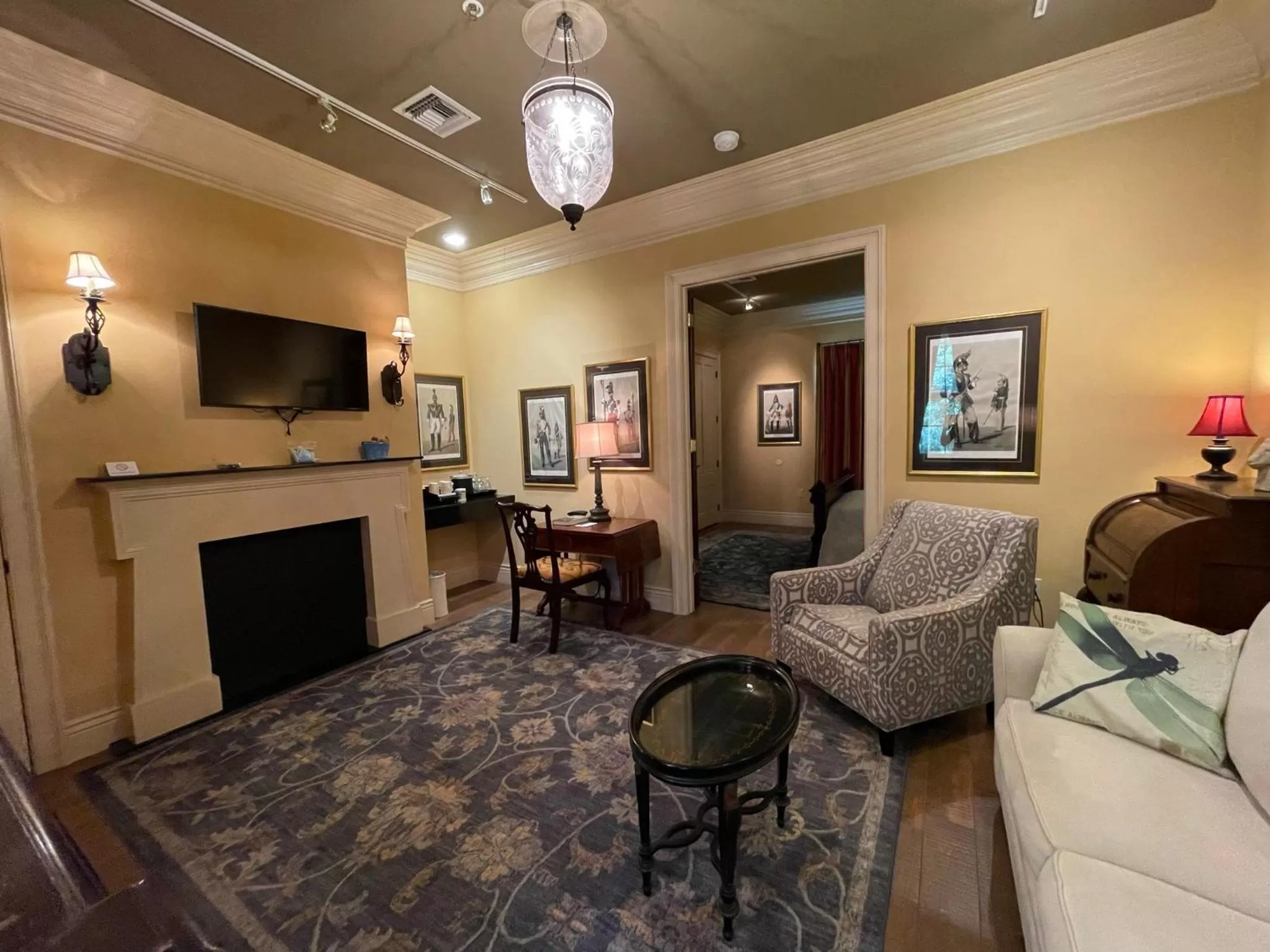 Living room in The Inn at Houmas House Estate