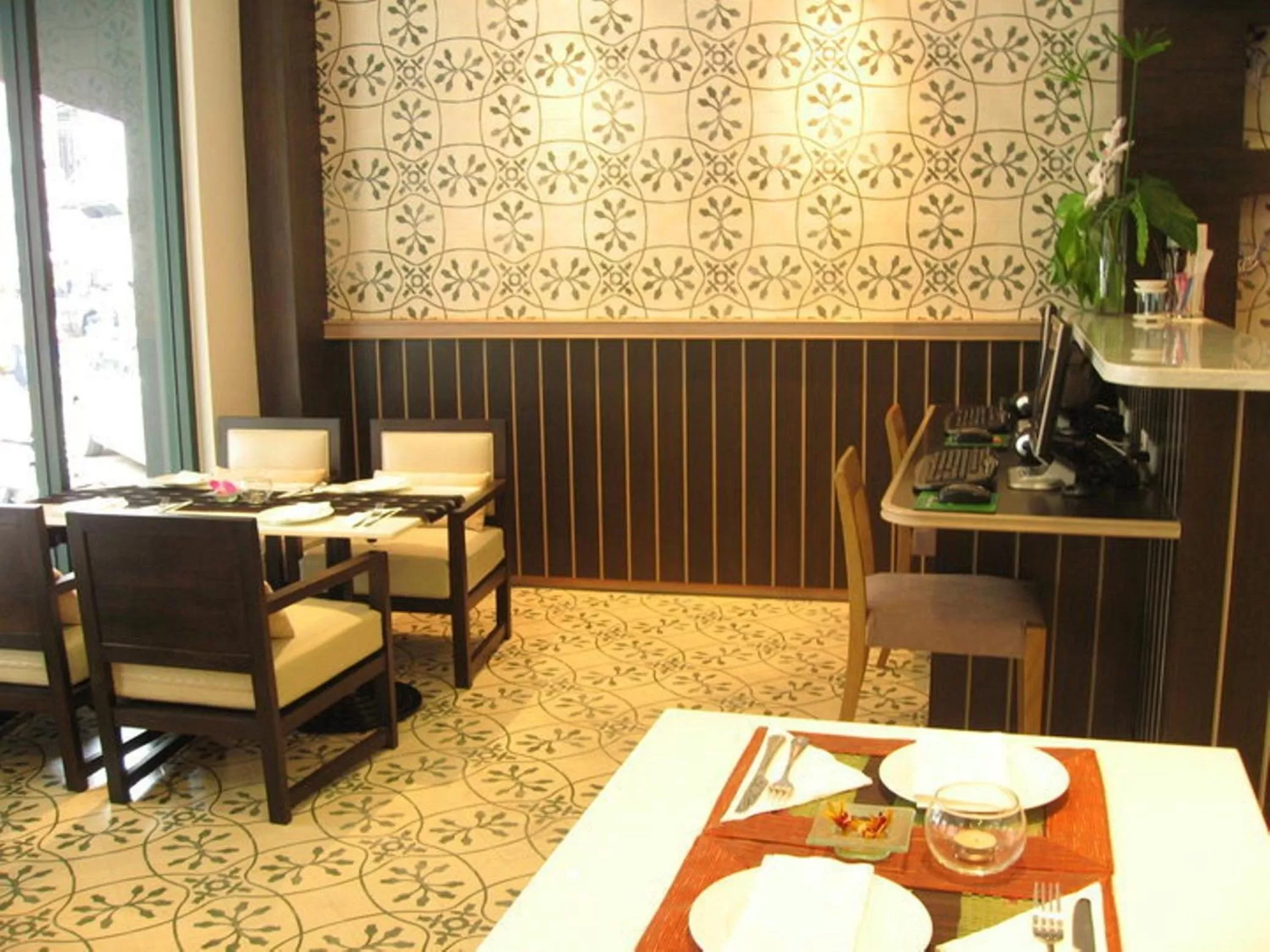 Restaurant/places to eat in Aphrodite Inn Bangkok