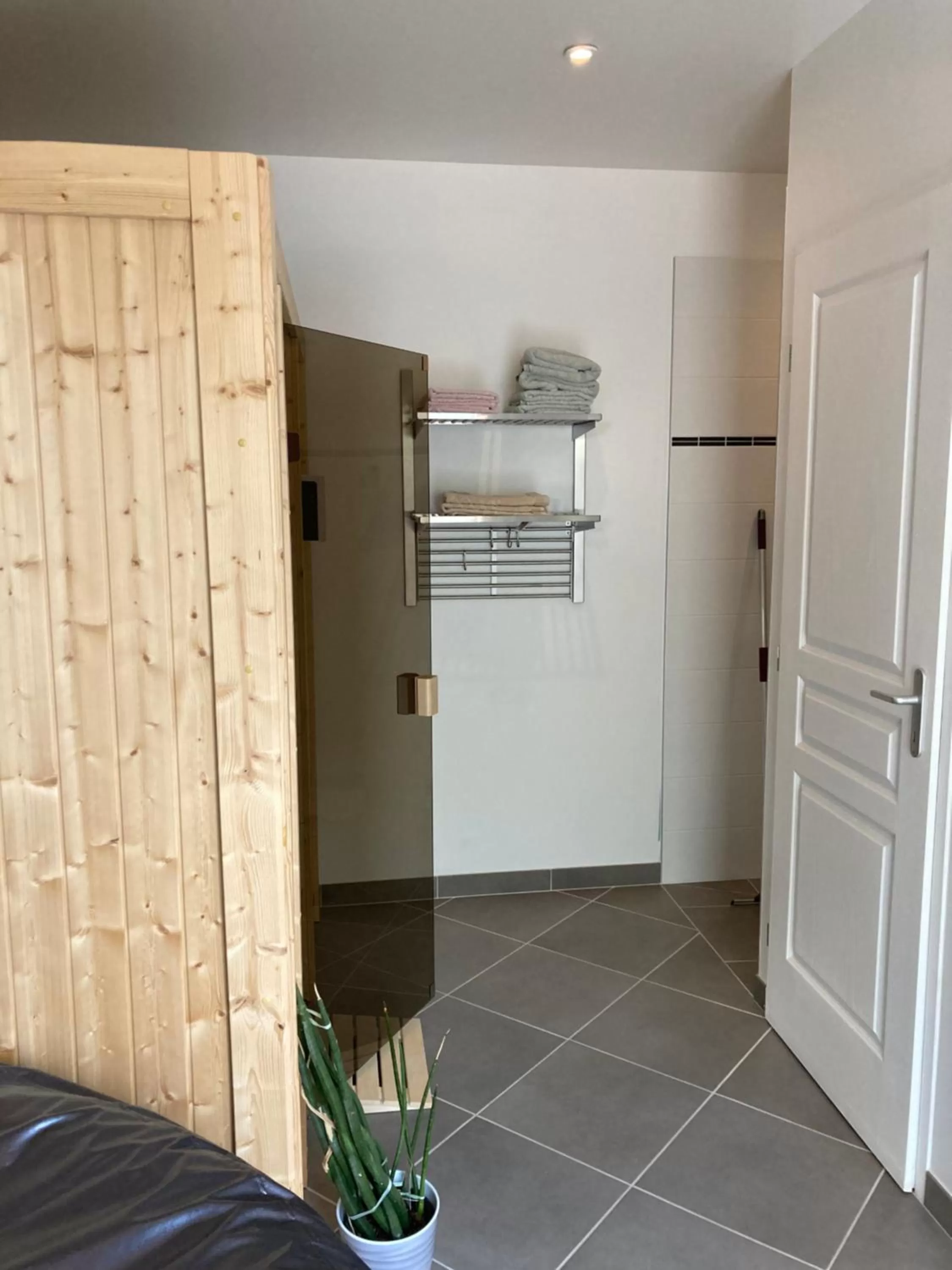 Spa and wellness centre/facilities, Kitchen/Kitchenette in Chambres d'hotes Maison Gille