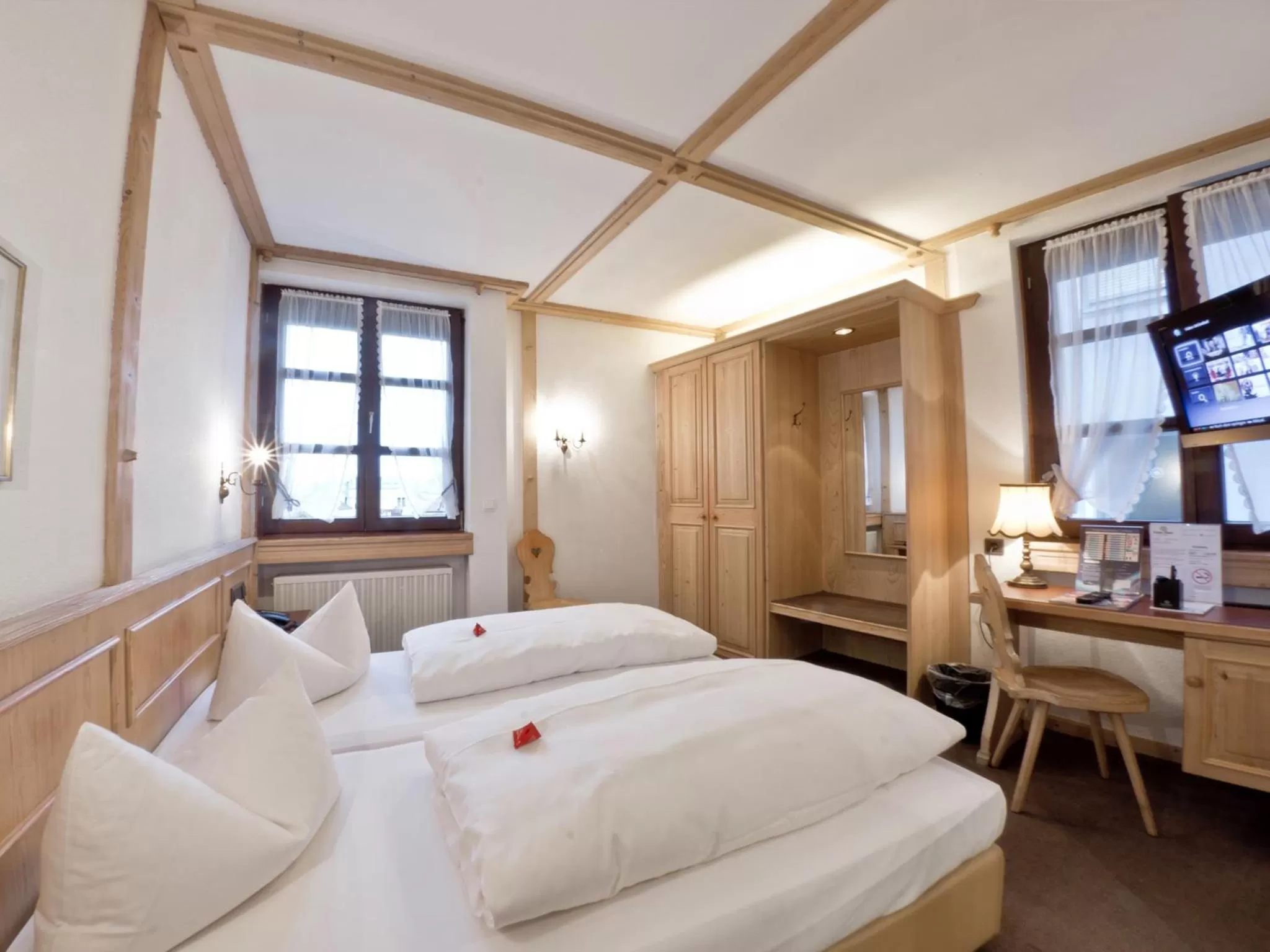 Photo of the whole room, Bed in Hotel Grüner Baum